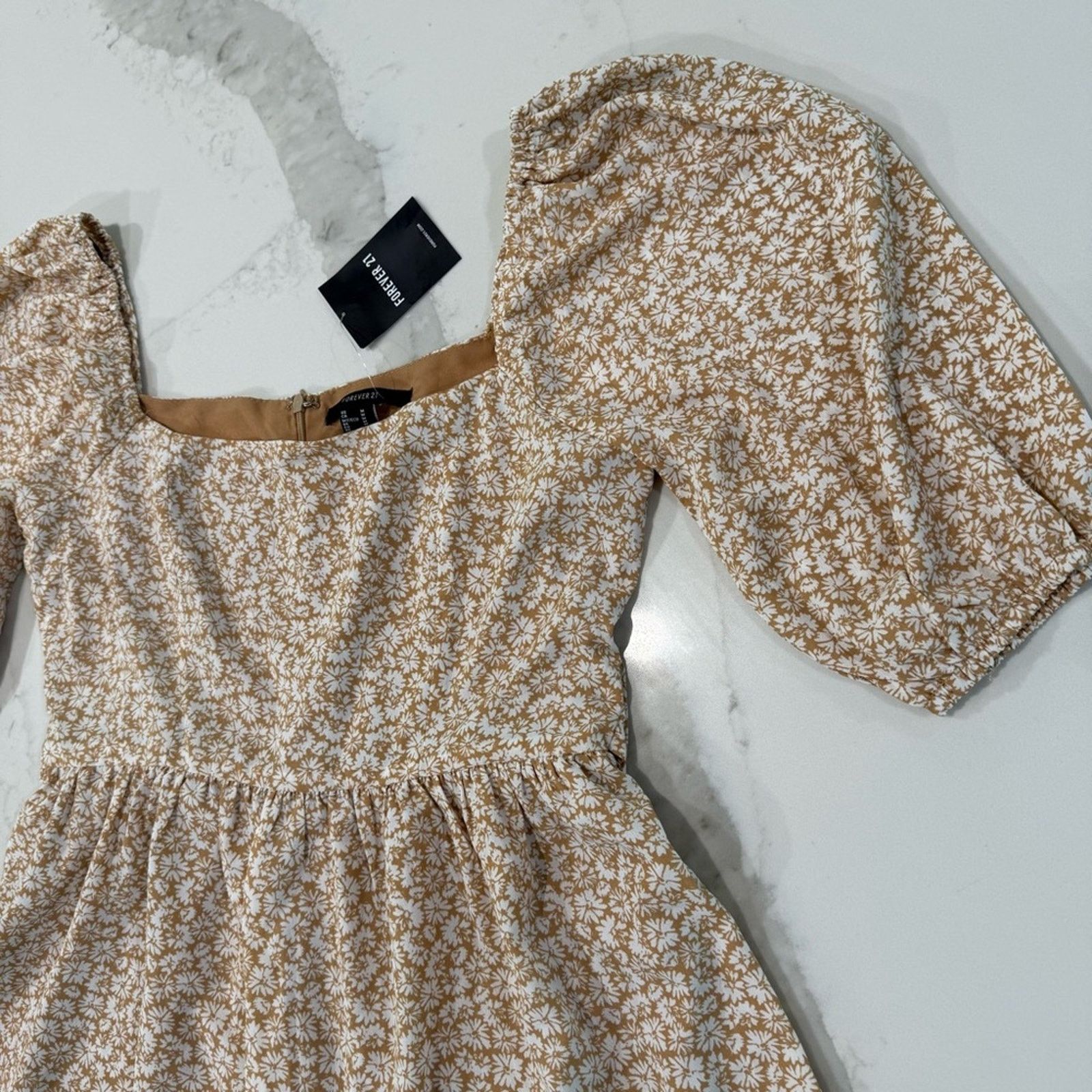 Forever 21 Forever 21 NWT Floral PuffSleeve Cottage Dress Womens Medium Size M / US 6-8 / IT 42-44 - 3 Thumbnail