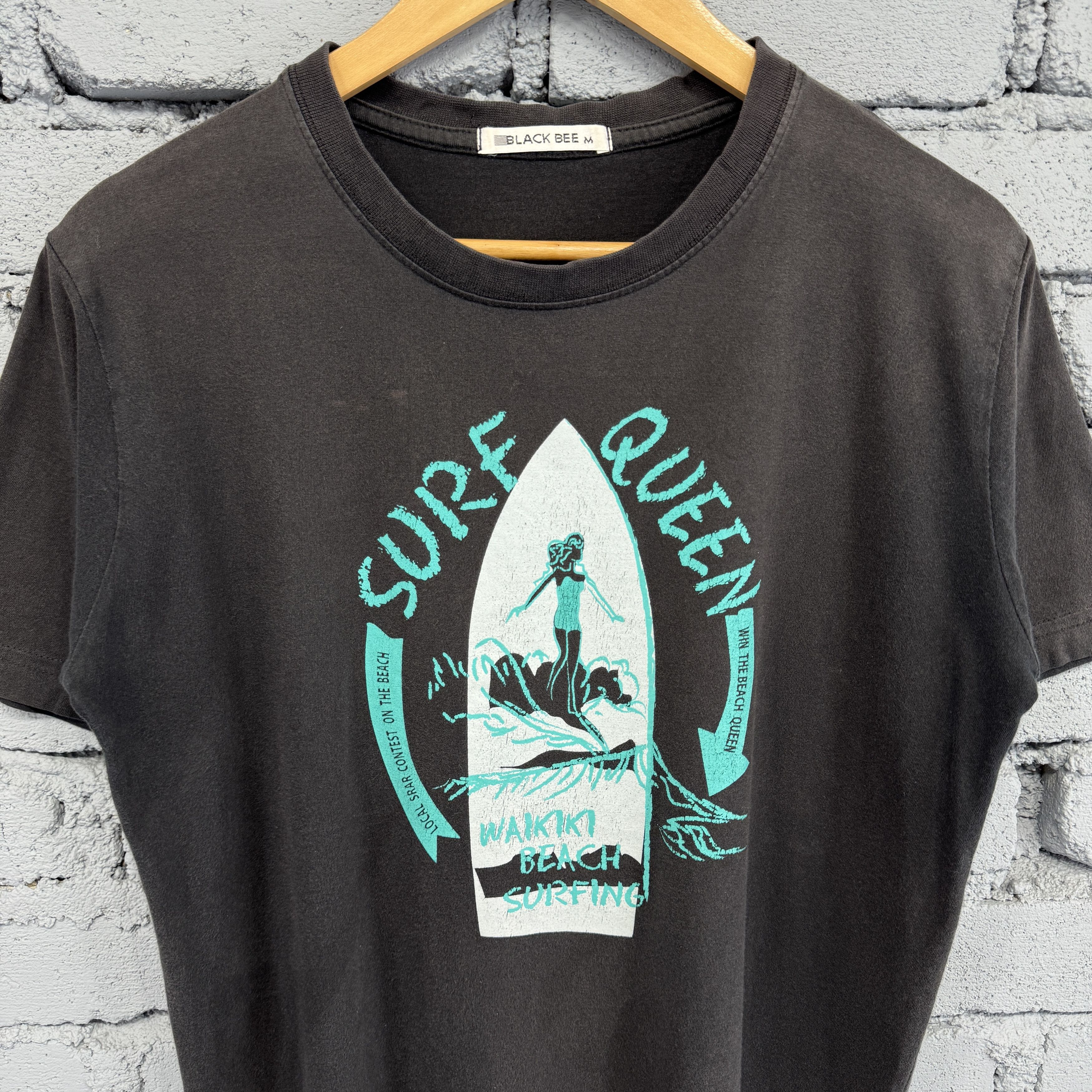 Vintage Vintage Black Bee Surfing Queen Wakiki Beach Tshirt Size US M / EU 48-50 / 2 - 3 Thumbnail