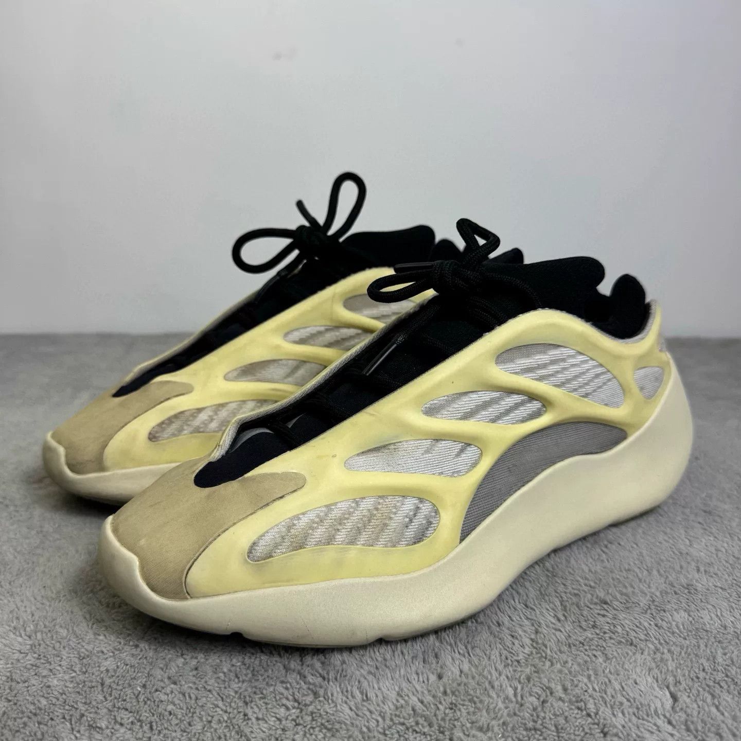 Adidas Adidas YEEZY White Lowtop Sneakers 42 Men Size US 9 / EU 42 - 1 Thumbnail