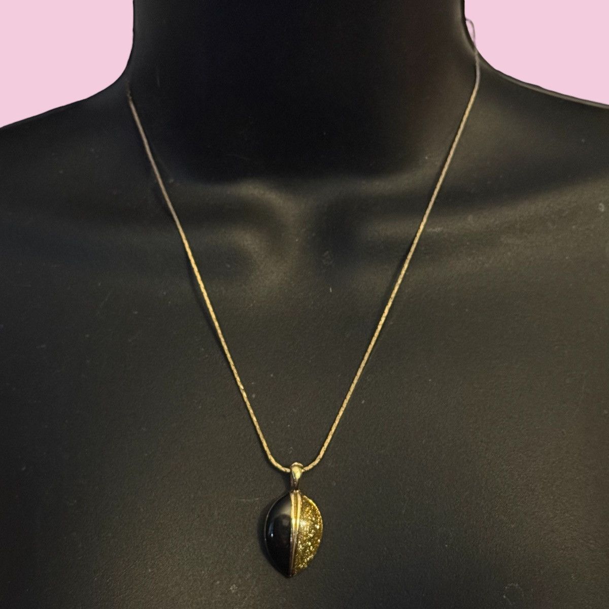 Vintage Vintage Royal gold tone glitter leaf pendant necklace Size ONE SIZE - 1 Thumbnail