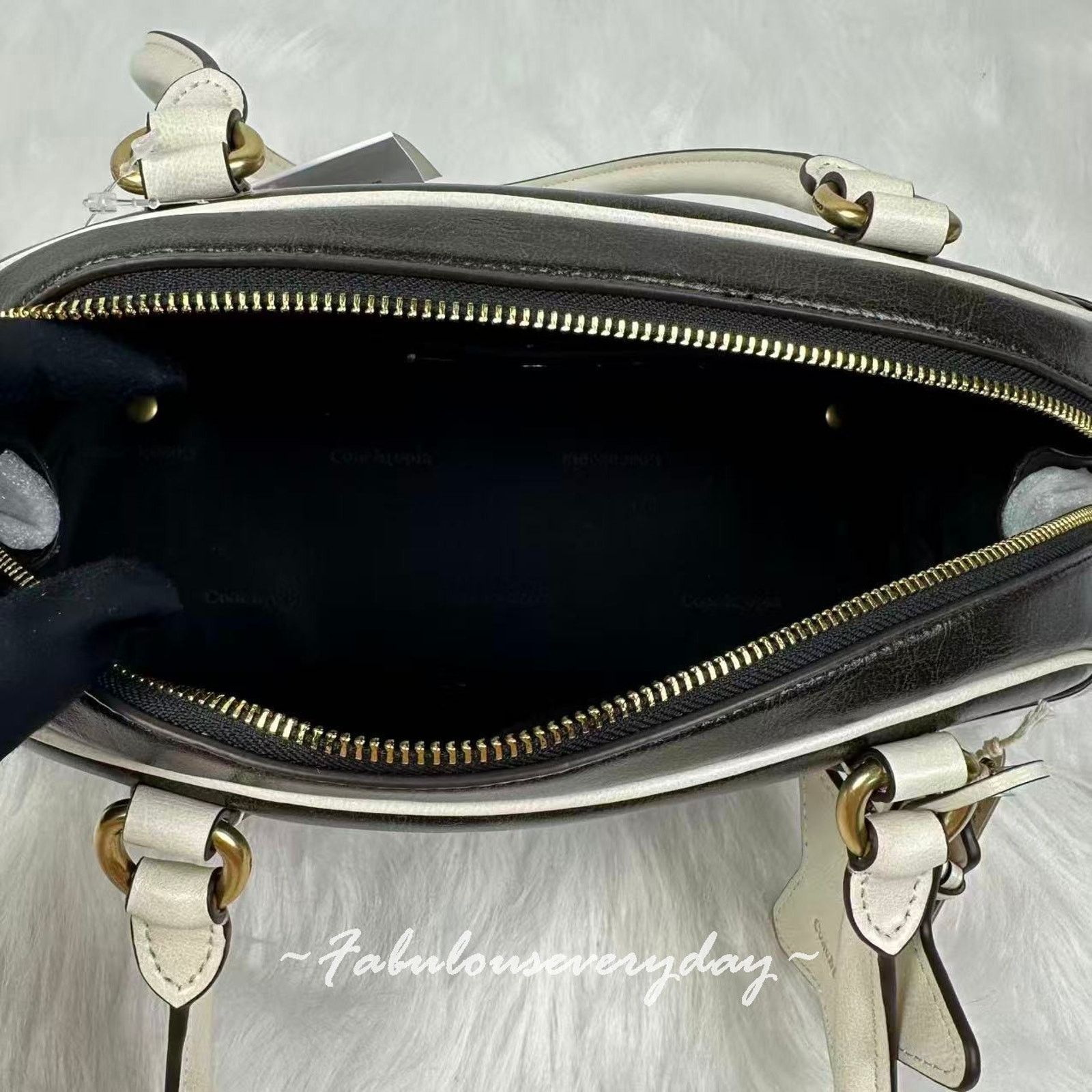 Coach Coach Coachtopia Bowling Shoulder Bag Black/Chalk CDU49 NWT Size ONE SIZE - 9 Thumbnail