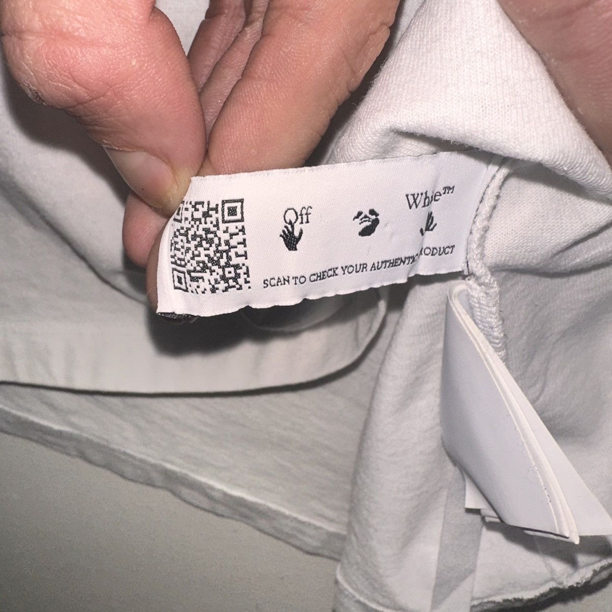 Off-White Off-White T Shirt Men’s Sz Med Old Apple Backhit Size US L / EU 52-54 / 3 - 8 Thumbnail