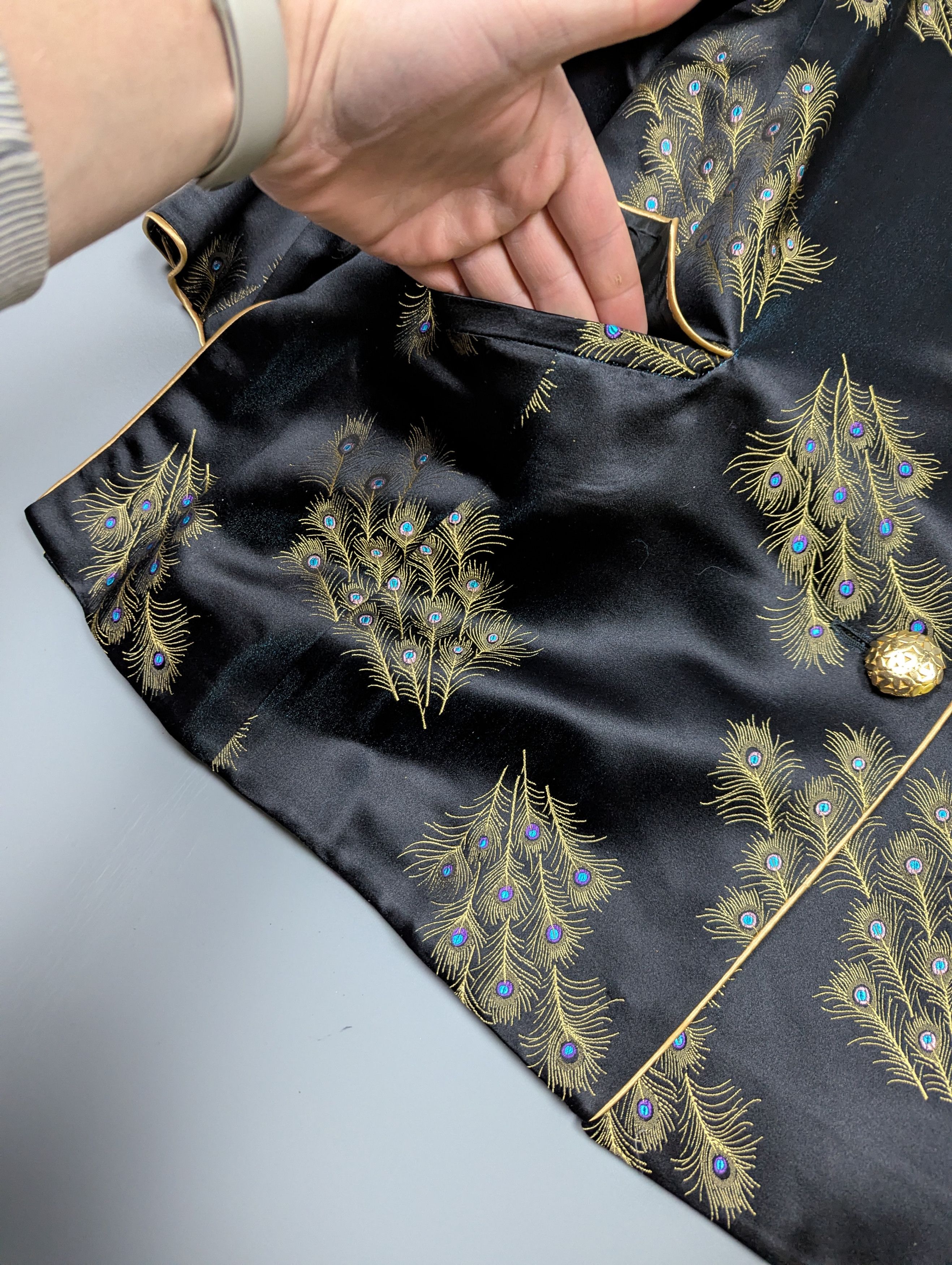 Vintage Vintage Satin Peacock Blazer Black Gold Handmade Size L Size L / US 10 / IT 46 - 11 Thumbnail