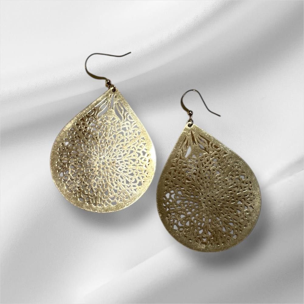 Designer Elegant Gold Filigree Teardrop Earrings Size ONE SIZE - 2 Thumbnail