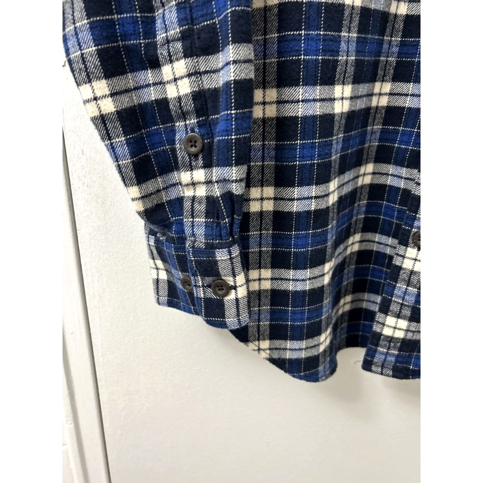 Orvis VINTAGE Orvis Perfect Flannel Shirt Mens M Blue Heavyweight Plaid Button Down L/S Size US M / EU 48-50 / 2 - 6 Thumbnail