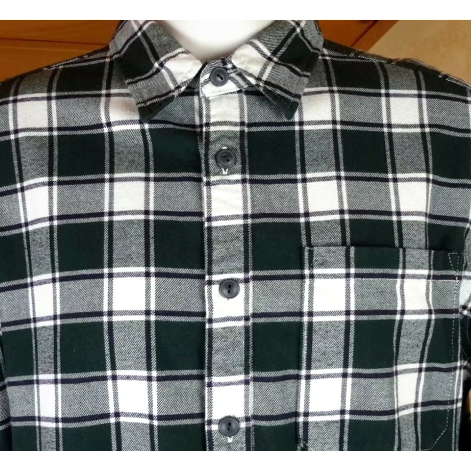 Eddie Bauer Eddie Bauer Shirt XL Mens Green White Plaid Flannel Button-Up Regular Size Cotton Long Sleeve Size US XL / EU 56 / 4 - 2 Thumbnail