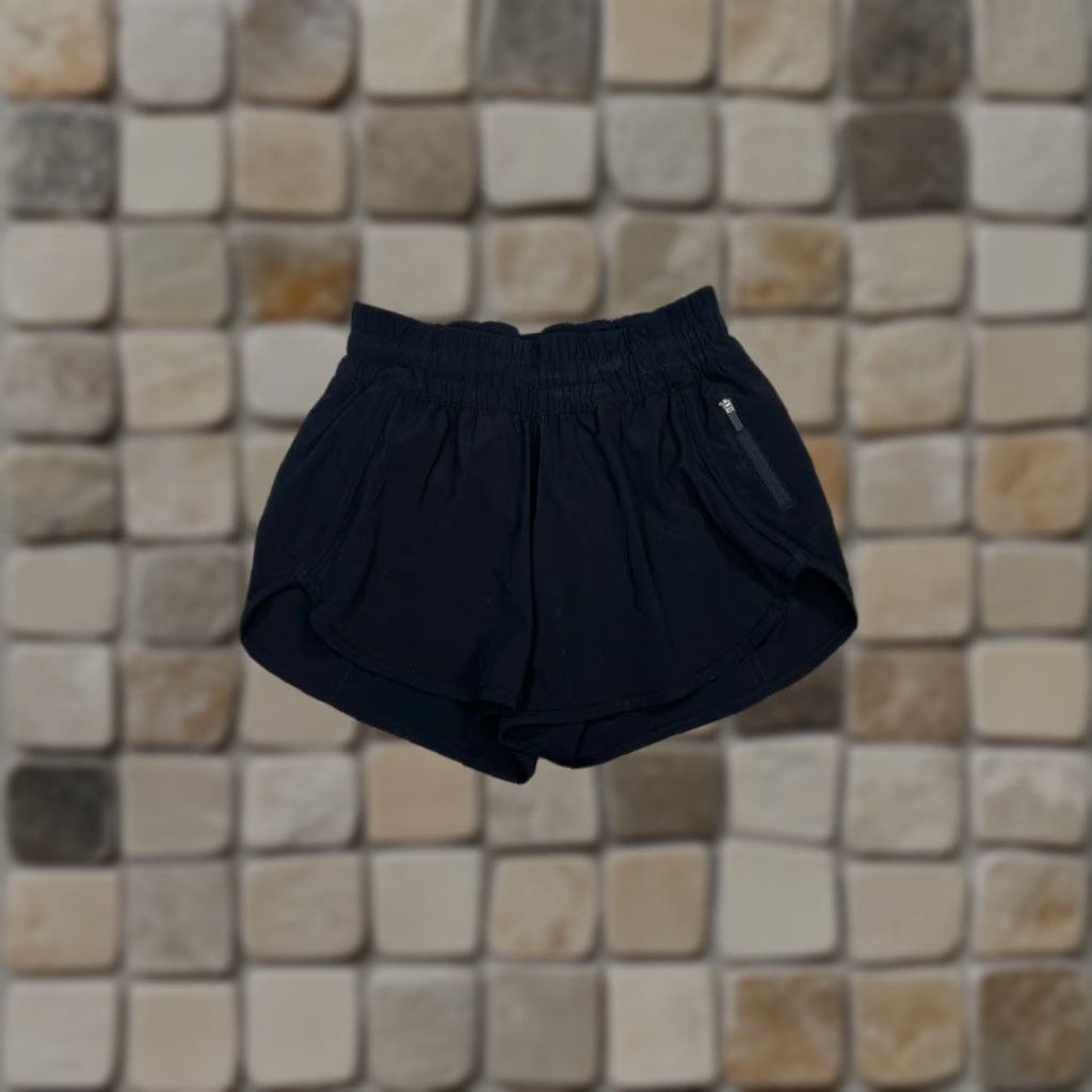 Lululemon Tracker Shorts Womens 6 Black Stretch Sweat Wicking Athleisure Running Shirt?