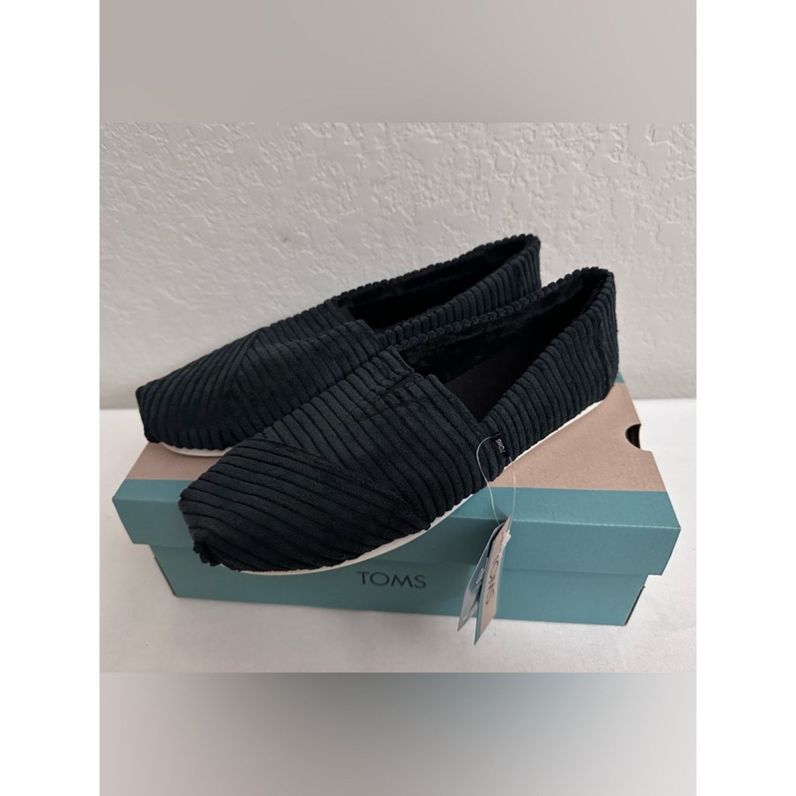Toms TOMS Wale Cord & Faux Fur Lined Slip-On Shoe Women 11 Black Size US 11 / IT 41 - 1 Thumbnail