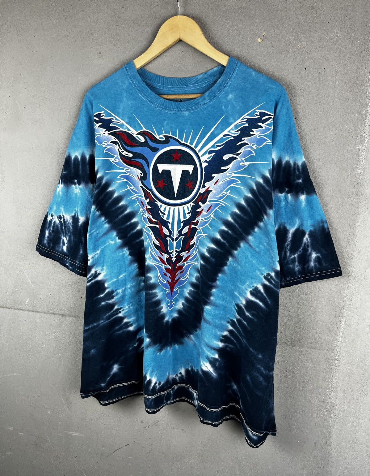 Vintage Vintage Tennessee Titans T-Shirt Mens M NFL Tie Dye Size US XXL / EU 58 / 5 - 1 Thumbnail