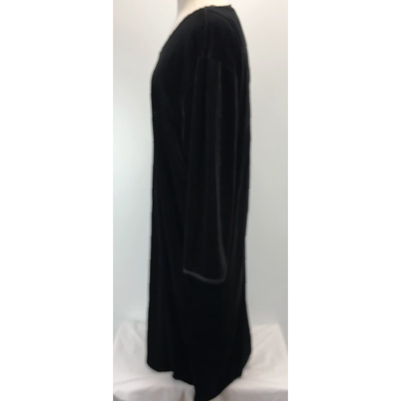 Vintage VINTAGE Ashley Taylor Velour Midi Nightgown Women’s 1X Plus Black Velvet Comfort Lounge Gown Long Sleeve V-Neck Womens Size ONE SIZE - 2 Thumbnail