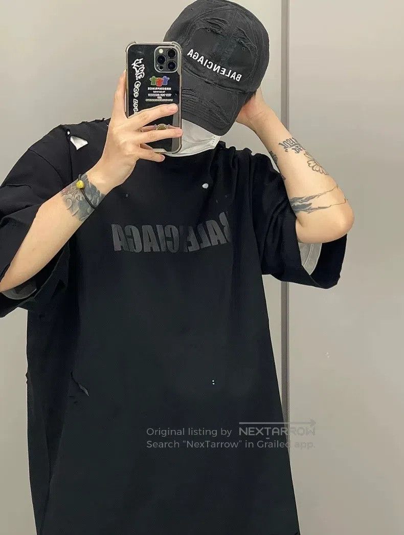 Balenciaga Balenciaga Letter Printed Round Neck Ripped Black T-Shirt Size US XS / EU 42 / 0 - 8 Thumbnail