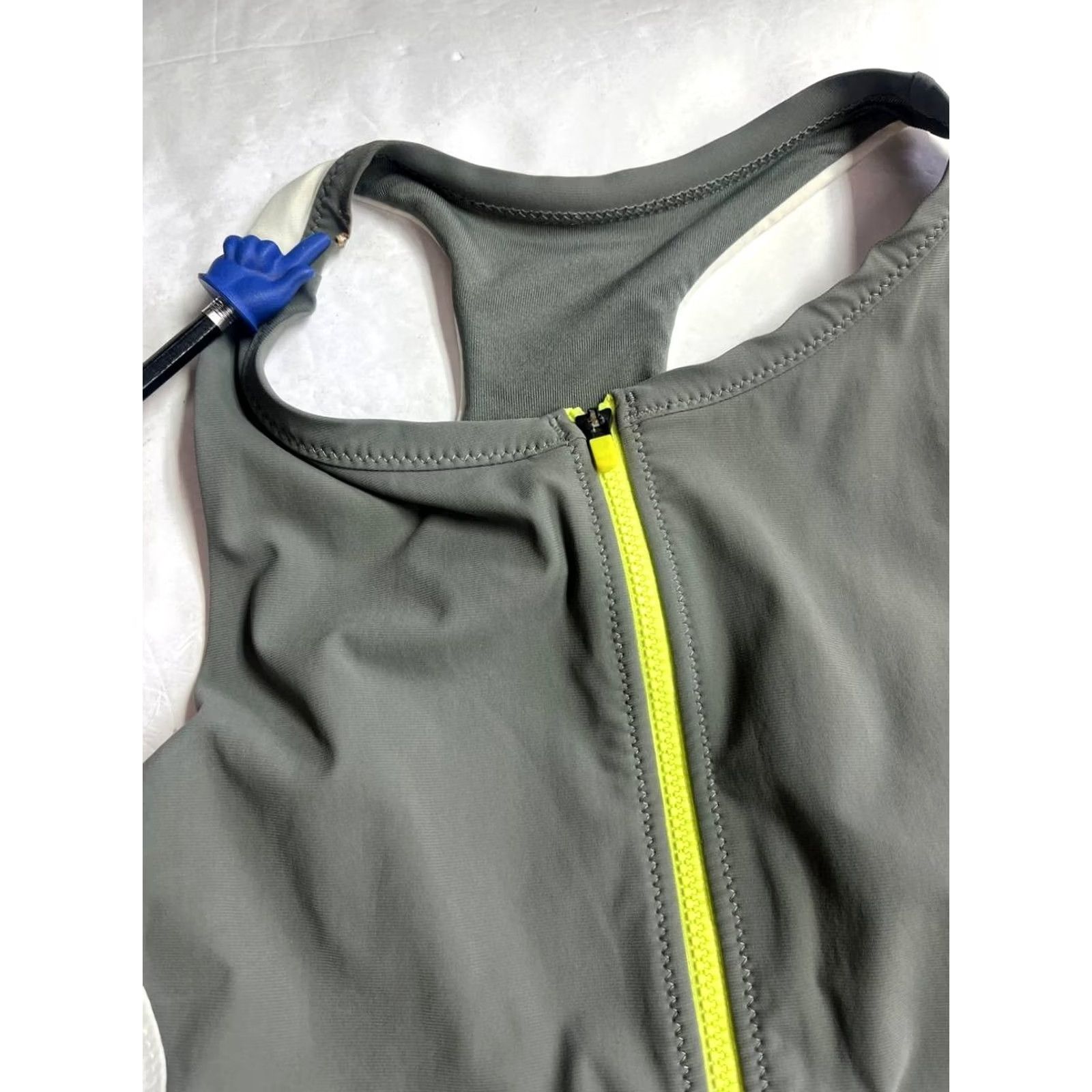 Athleta Athleta Tank Sleeveless Activewear Cropped Built-in Bra Racerback Gray Size S Womens Sports Yoga Gym Running Hiking Dance Pilates Fitness Shirt Top Size S / US 4 / IT 40 - 4 Thumbnail