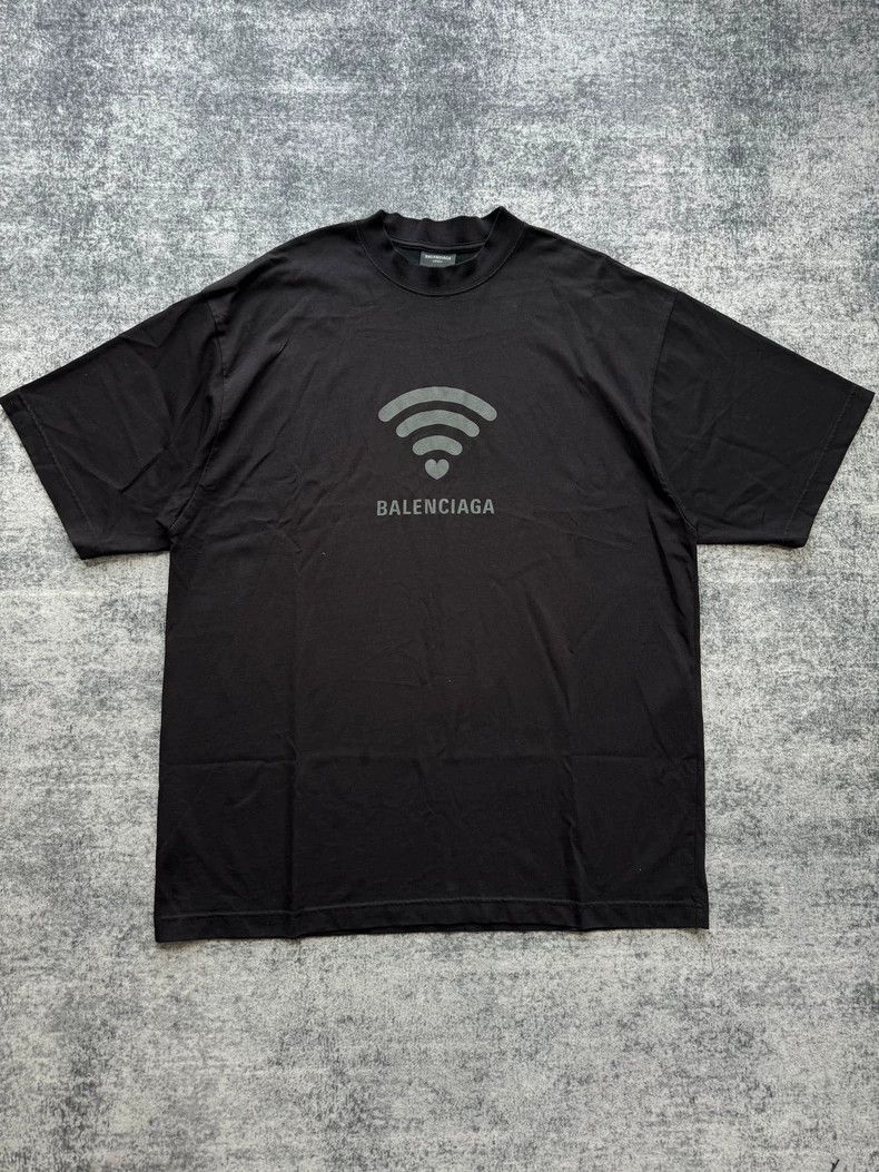 Balenciaga Balenciaga size L Black Love WiFi Signal Short Sleeve Size US L / EU 52-54 / 3 - 1 Thumbnail