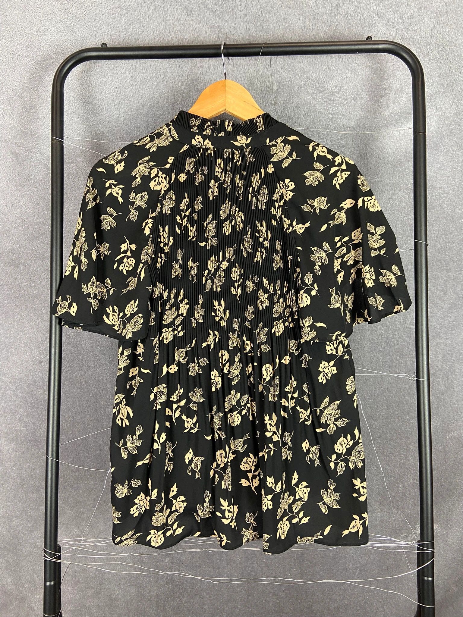 Polo Ralph Lauren Ralph Lauren Floral Blouse – Pleated, Black/Gold S Size S / US 4 / IT 40 - 2 Thumbnail