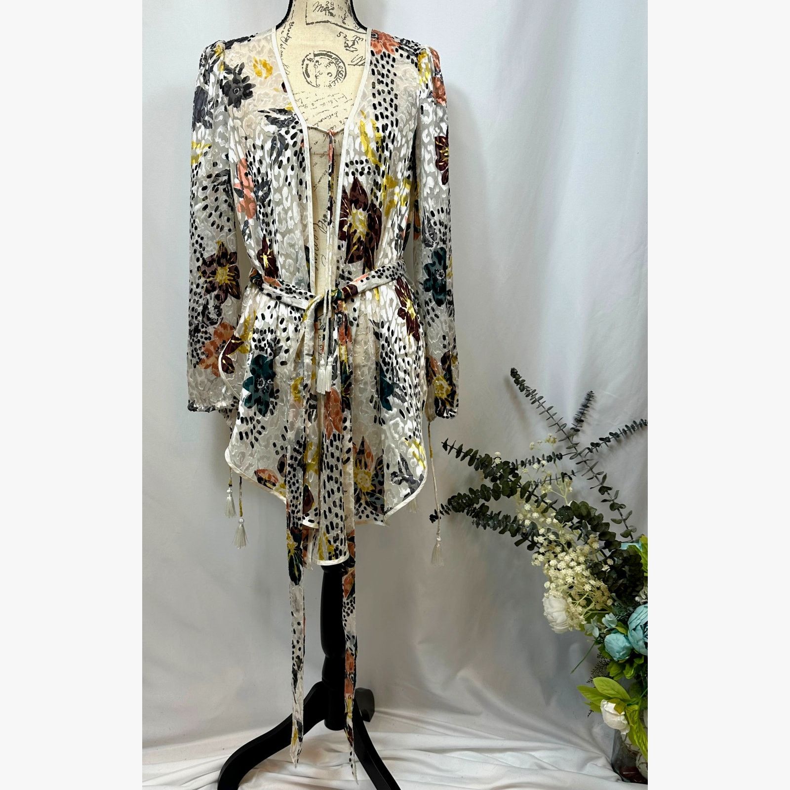 Free People Free People Floral Print Cropped Silk Burnout Kimono XS Size XS / US 0-2 / IT 36-38 - 2 Thumbnail