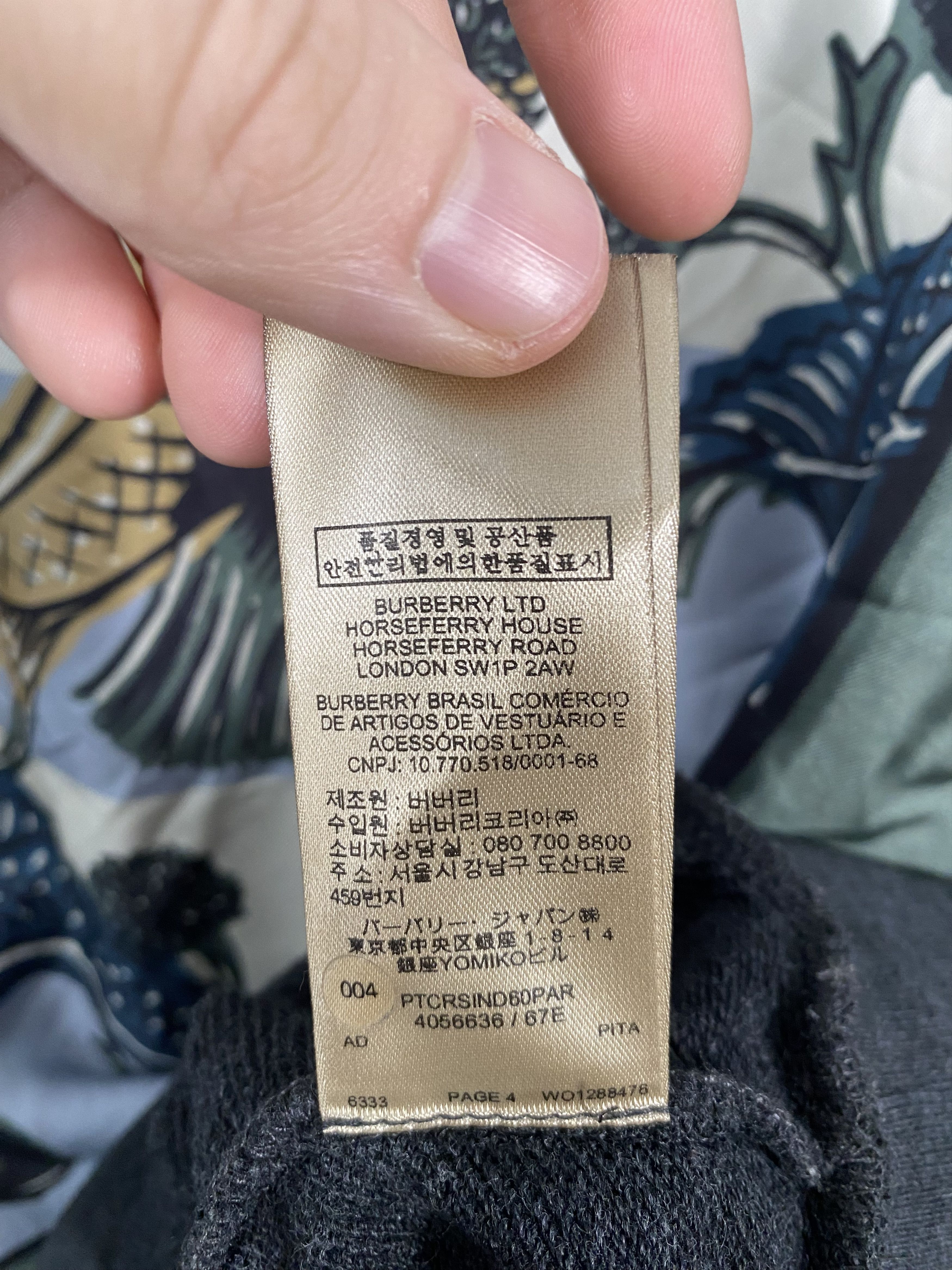 Burberry Burberry Black Printed Silk Fish Ornament Sweatshirt Size S Size US S / EU 44-46 / 1 - 5 Thumbnail