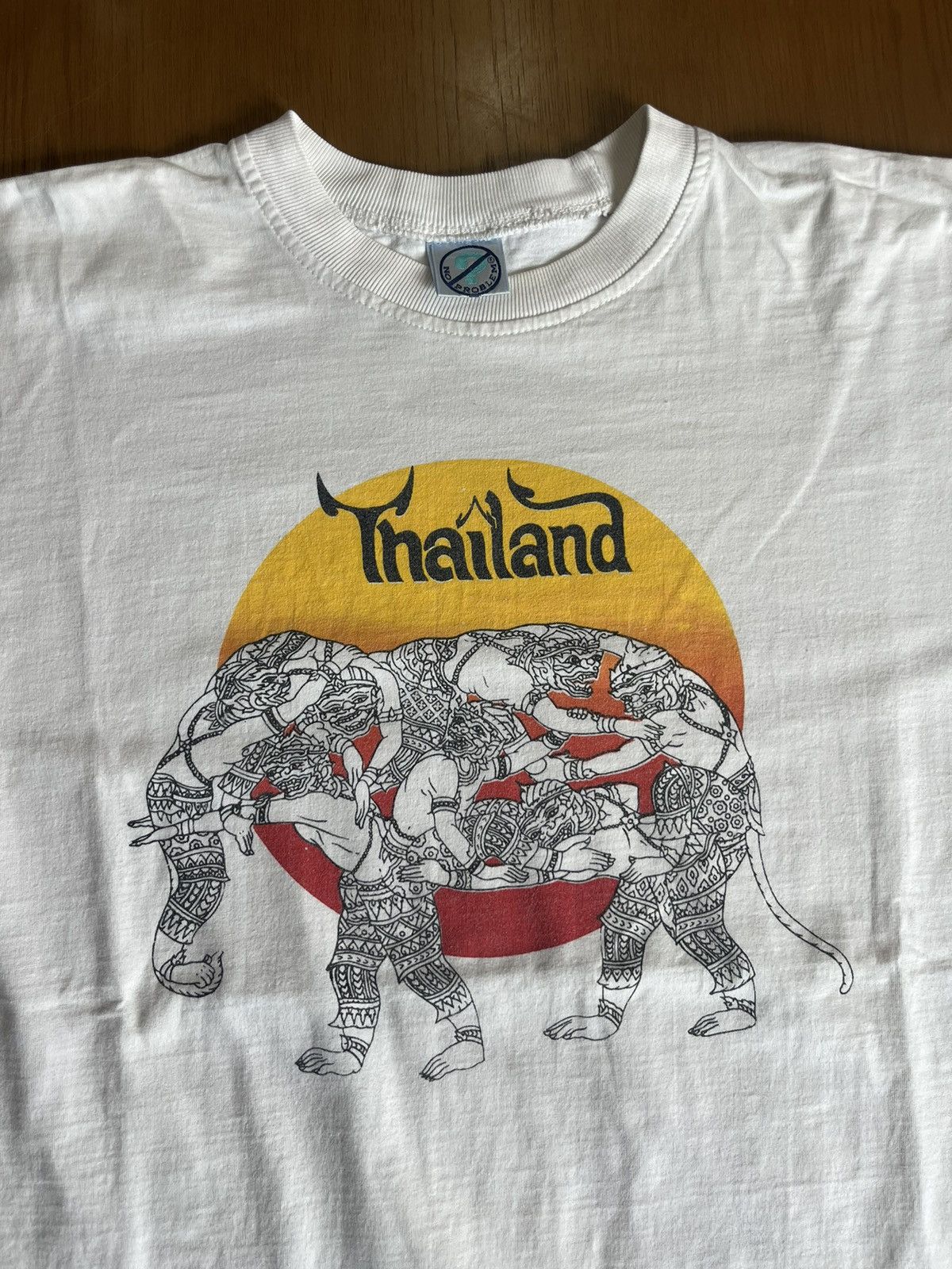 Arts & Science Vintage THAILAND Artwork Design 90’s Tshirt Size US M / EU 48-50 / 2 - 5 Thumbnail