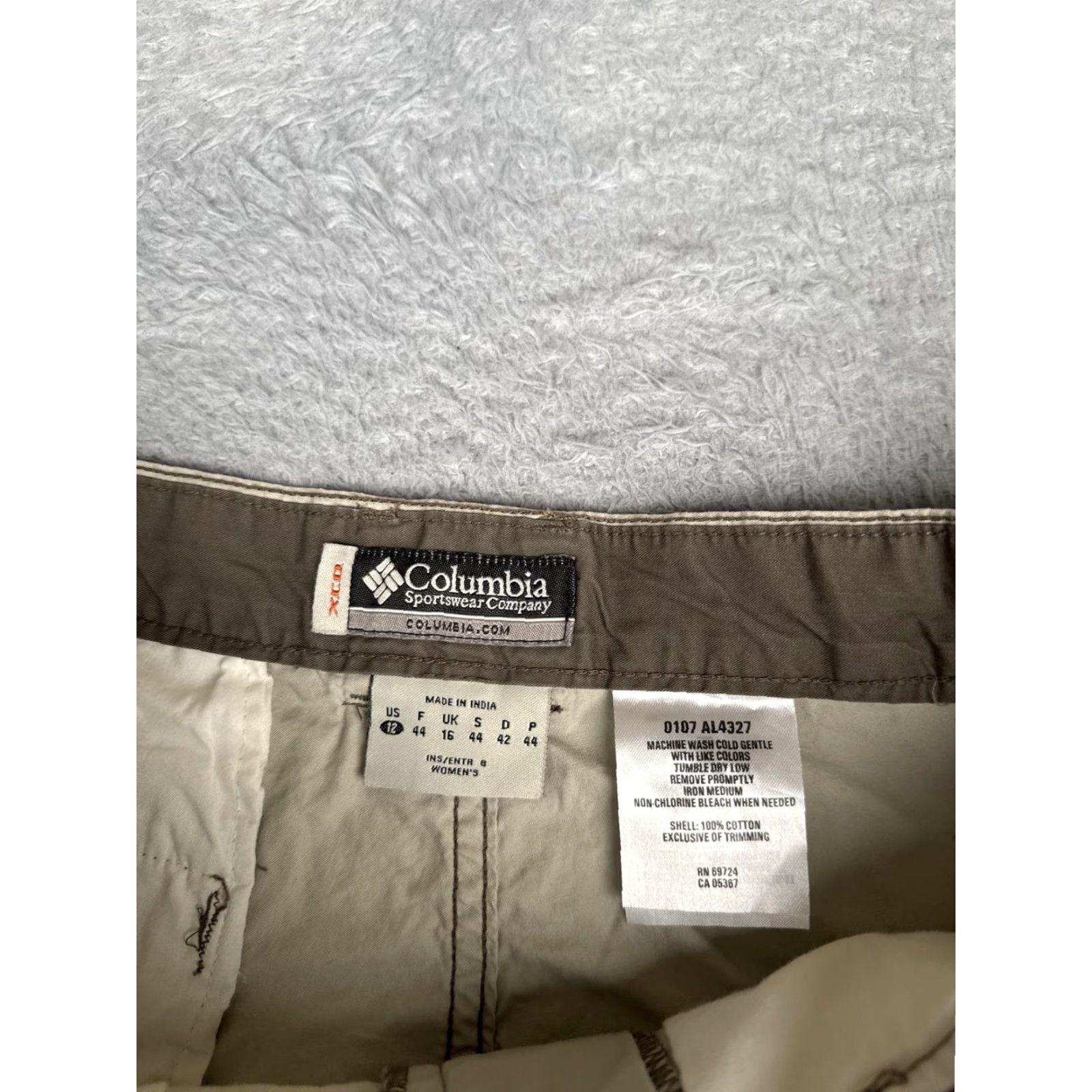 Vintage Columbia Cargo Shorts Womens 12 Beige Twill Hiking 8 Inseam Pockets Outdoor Size 34" / US 12 / IT 48 - 7 Thumbnail