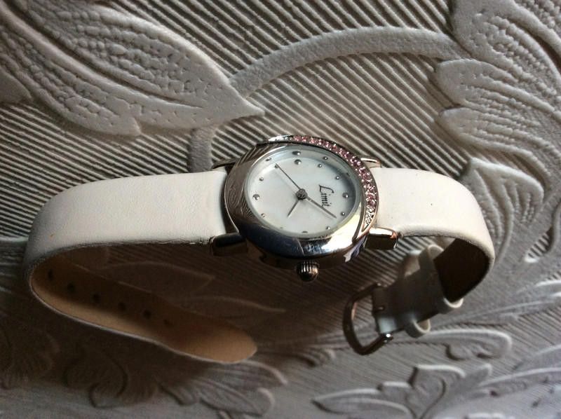 Designer Limit mumy white leather strap watch Size ONE SIZE - 5 Thumbnail