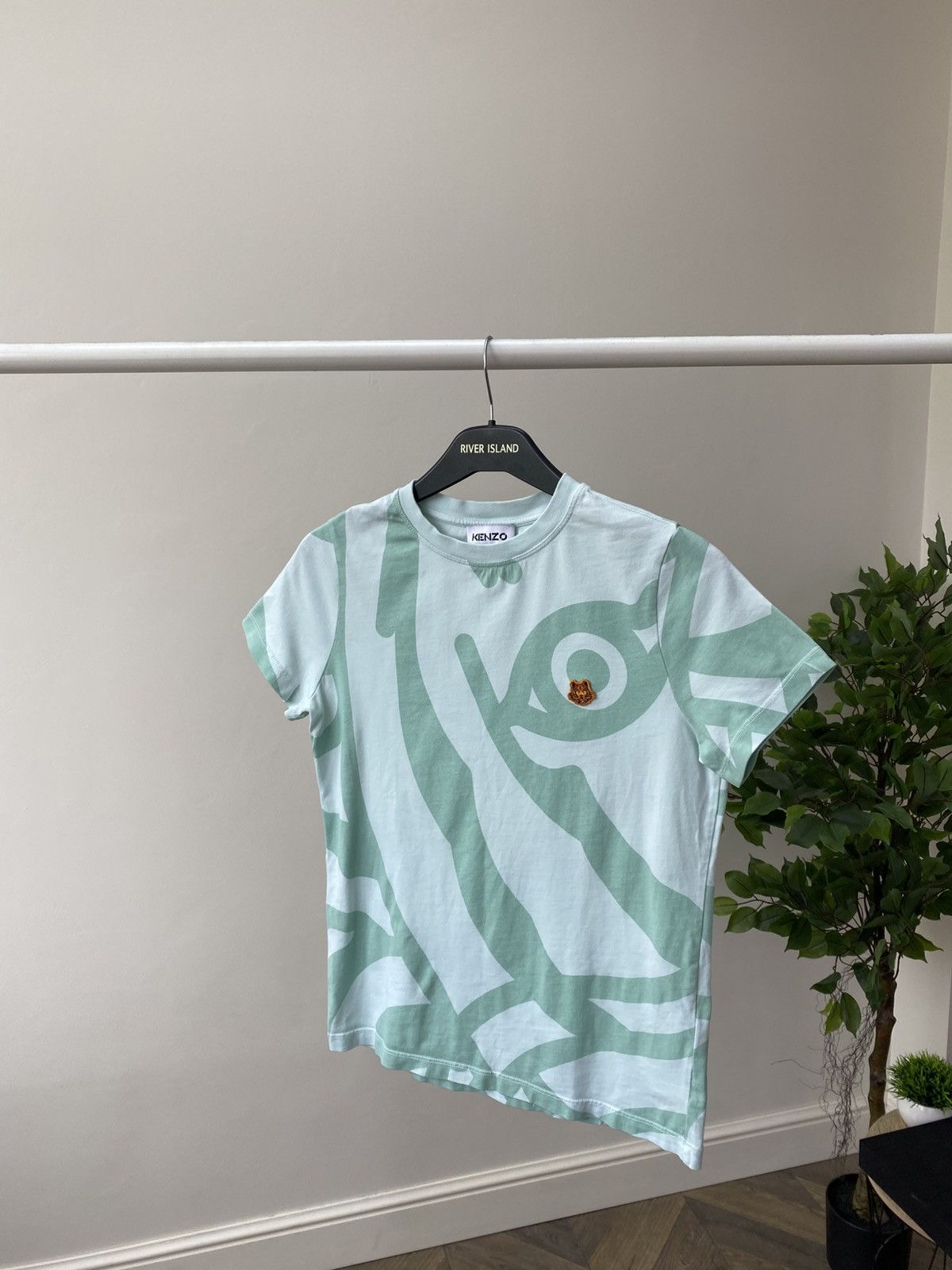 Kenzo × Vintage Vintage Kenzo Women’s Printed T-Shirt Size XS / US 0-2 / IT 36-38 - 2 Thumbnail