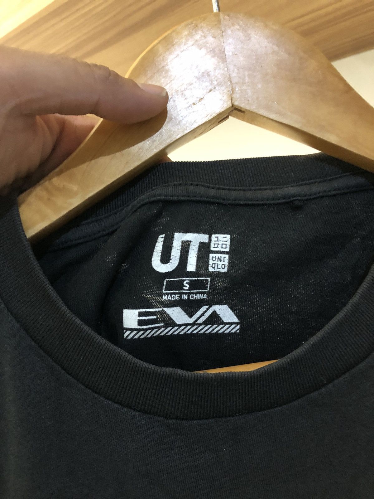 Anime × Japanese Brand × Uniqlo Evagelion 01 Berserk X Uniqlo Black Shirt Medium Size Size US S / EU 44-46 / 1 - 5 Thumbnail