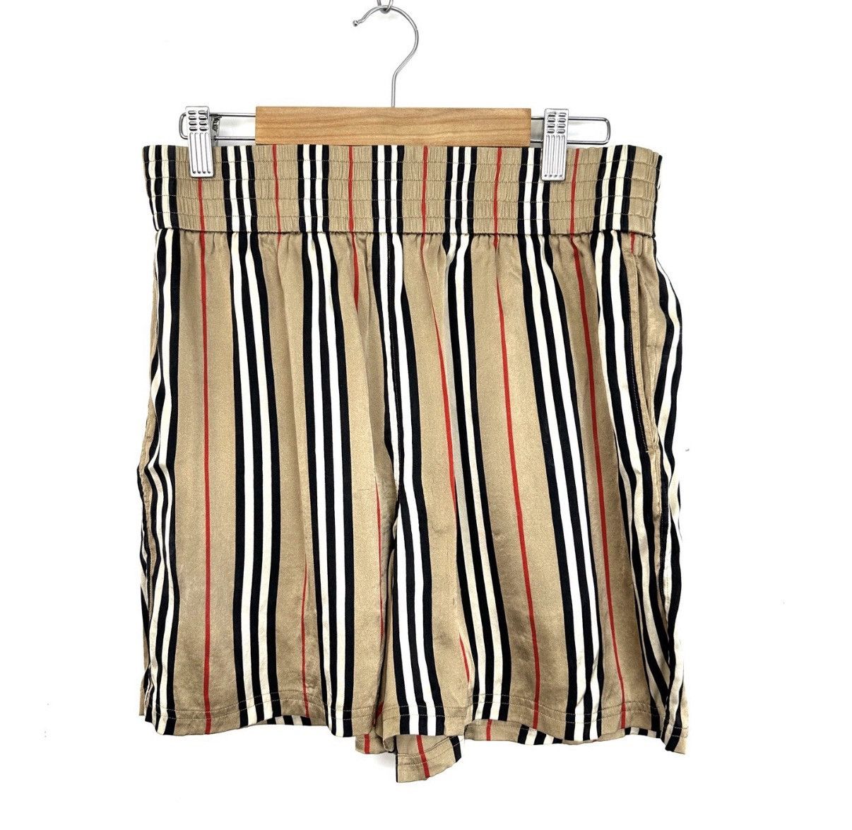 Burberry Burberry / Khaki Stripe Silk Casual Shorts K12 Size US 34 / EU 50 - 2 Thumbnail