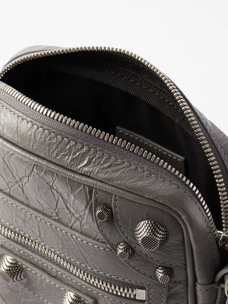 Balenciaga o1la1rc1a0824 Size: OS / Le Cagole Crossbody Bag Used Grey Size ONE SIZE - 4 Thumbnail