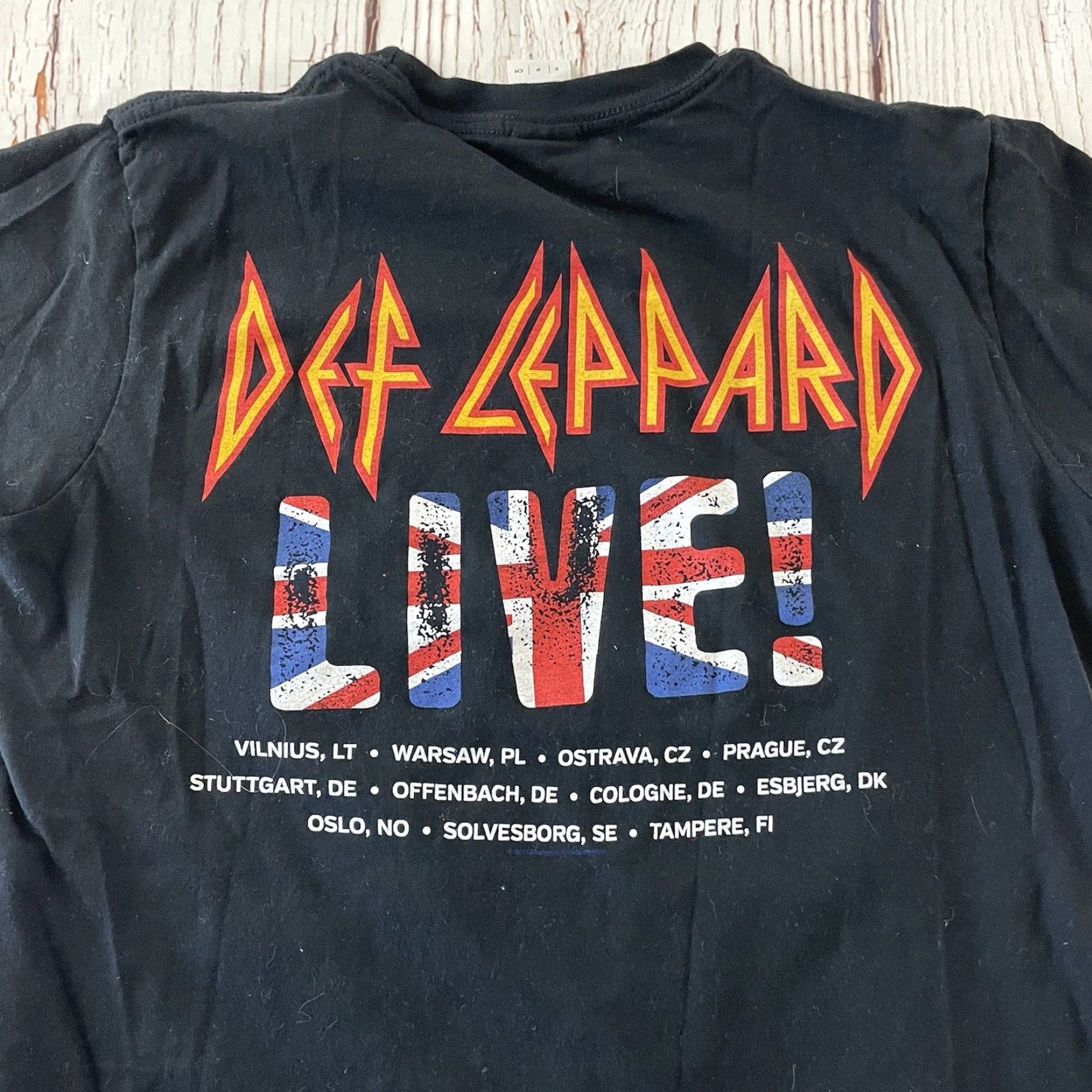 Vintage Def Leppard T-Shirt Short Sleeve 2015 Tour Black Mens Small Size US S / EU 44-46 / 1 - 5 Thumbnail