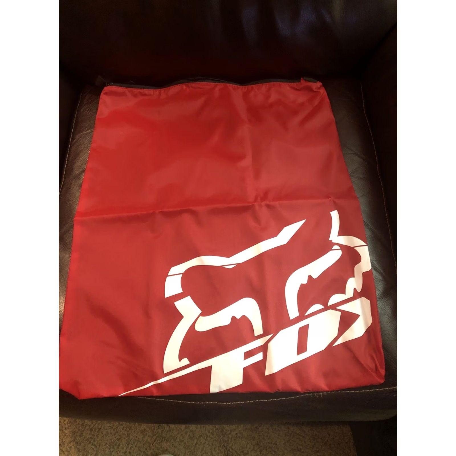 Vintage Fox Backpack Pouch Bag Mens Red Nylon Vinyl Zip Closure Casual Shoe Zipper Bag Fox Clothing Size ONE SIZE - 3 Thumbnail