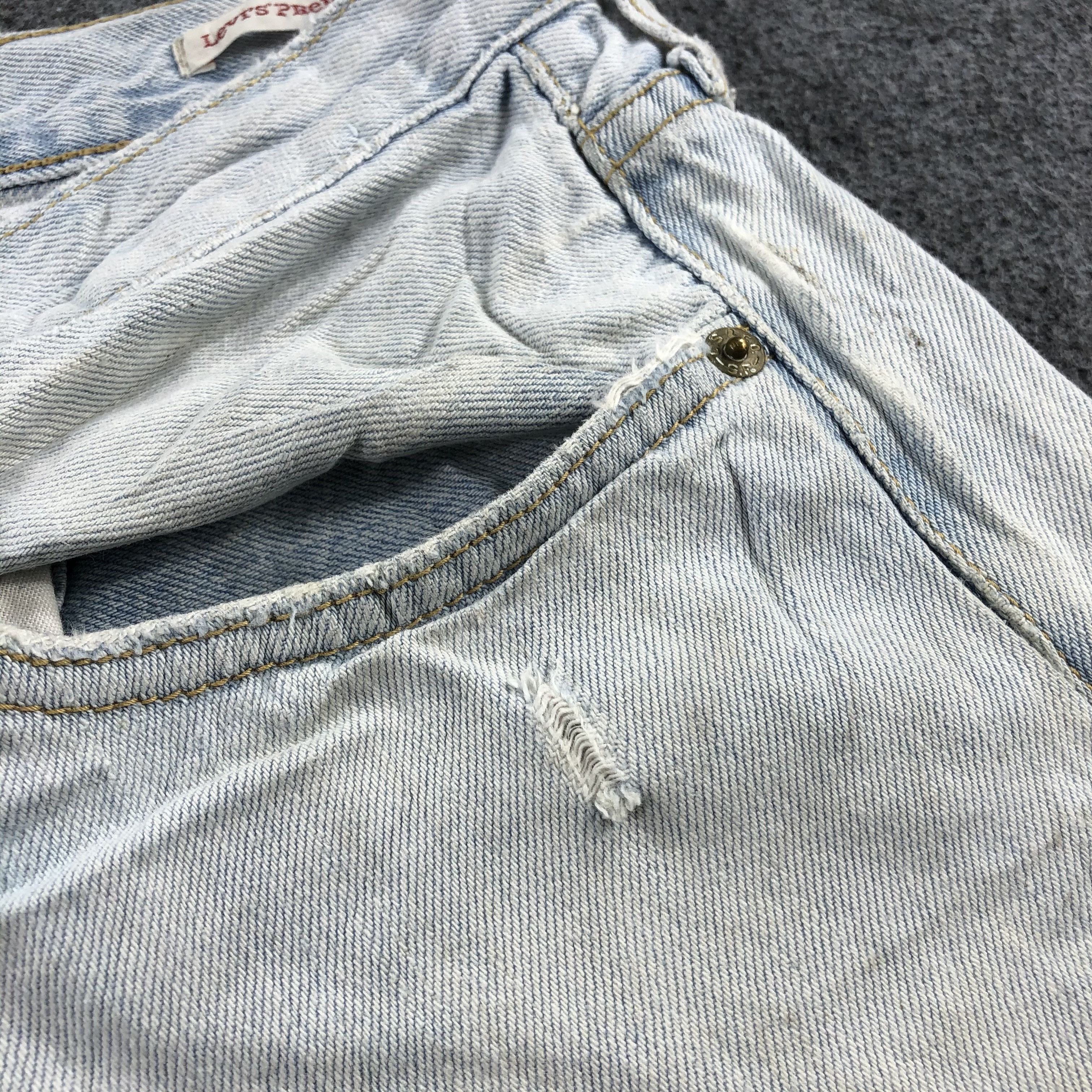 Levi's Vintage Light Wash Levis 501 Jeans-J2658 Size US 33 - 12 Thumbnail