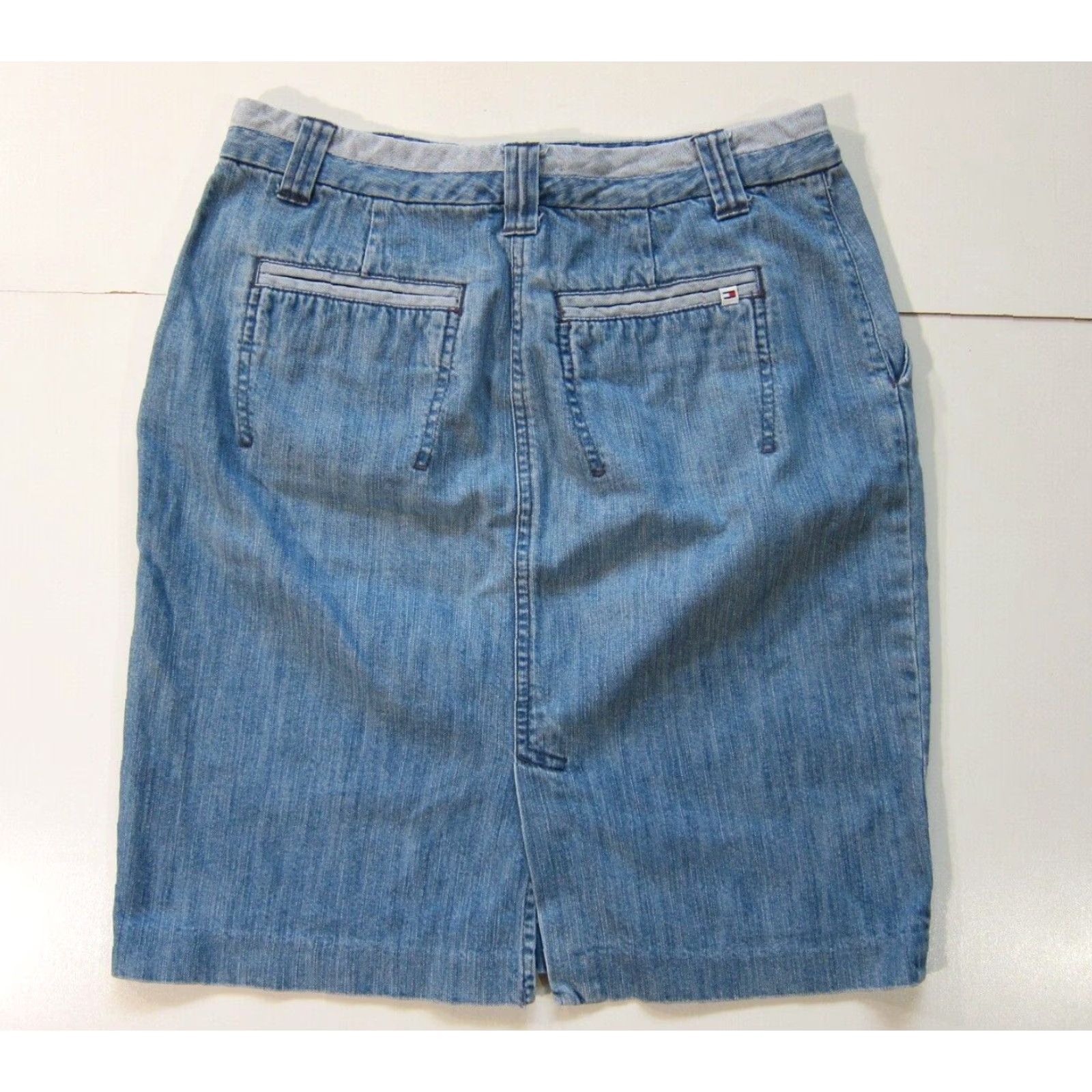 Tommy Hilfiger Tommy Hilfiger 100% Cotton Light Wash Denim Skirt Women 6/M Pencil Pocket Knee Length Blue Floral? Size 28" / US 6 / IT 42 - 2 Thumbnail