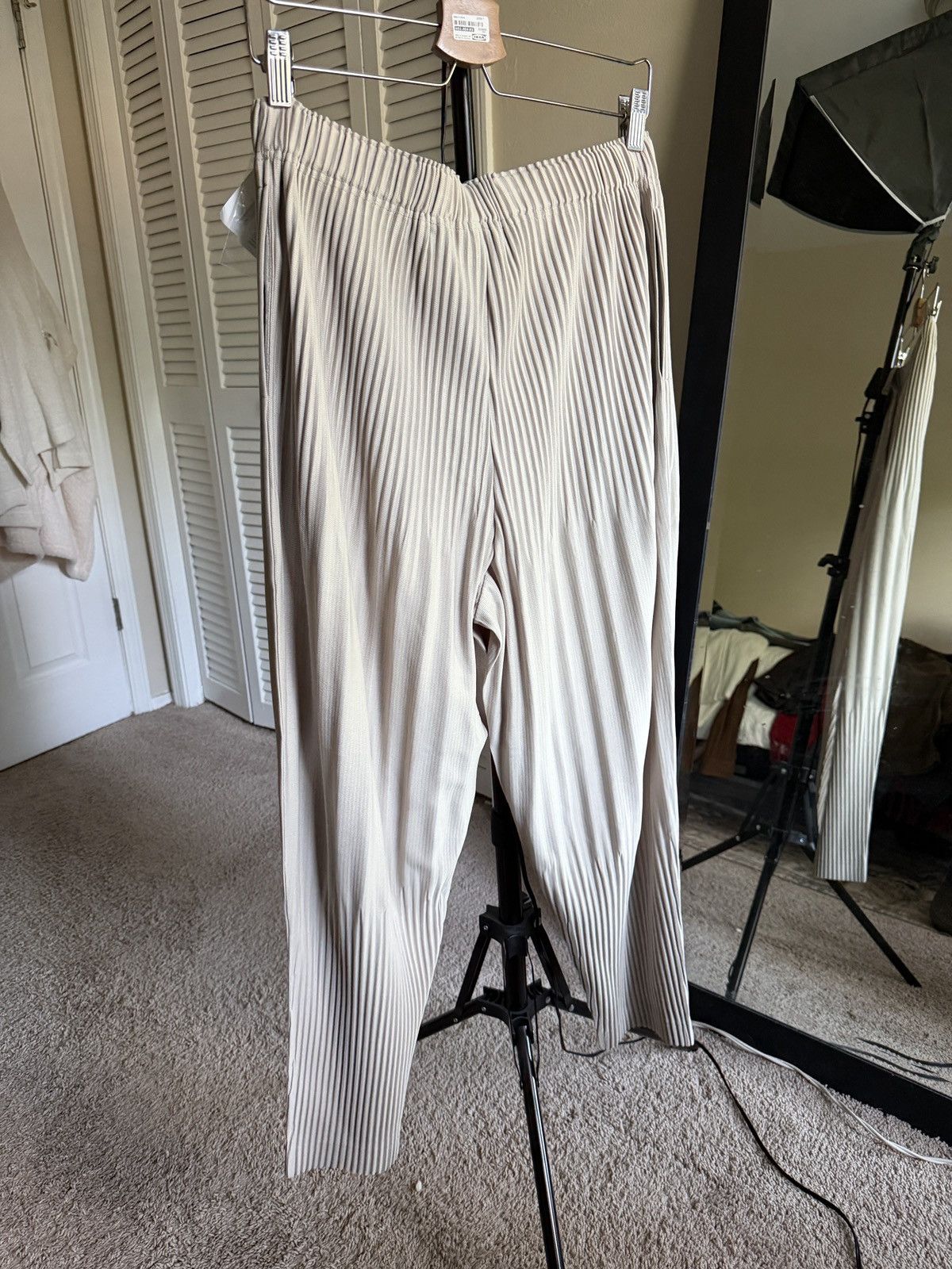 Homme Plisse Issey Miyake HOMME PLISSÉ ISSEY MIYAKE Beige Color Pleats Trousers Size US 34 / EU 50 - 6 Thumbnail