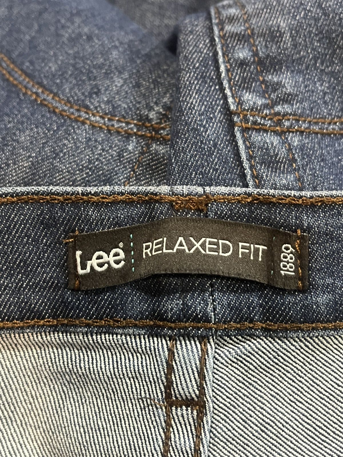 Lee NWT Lee Women's Plus Relaxed Fit Premium Rinse Jeans (30W) Size 42" / US 20 - 7 Thumbnail