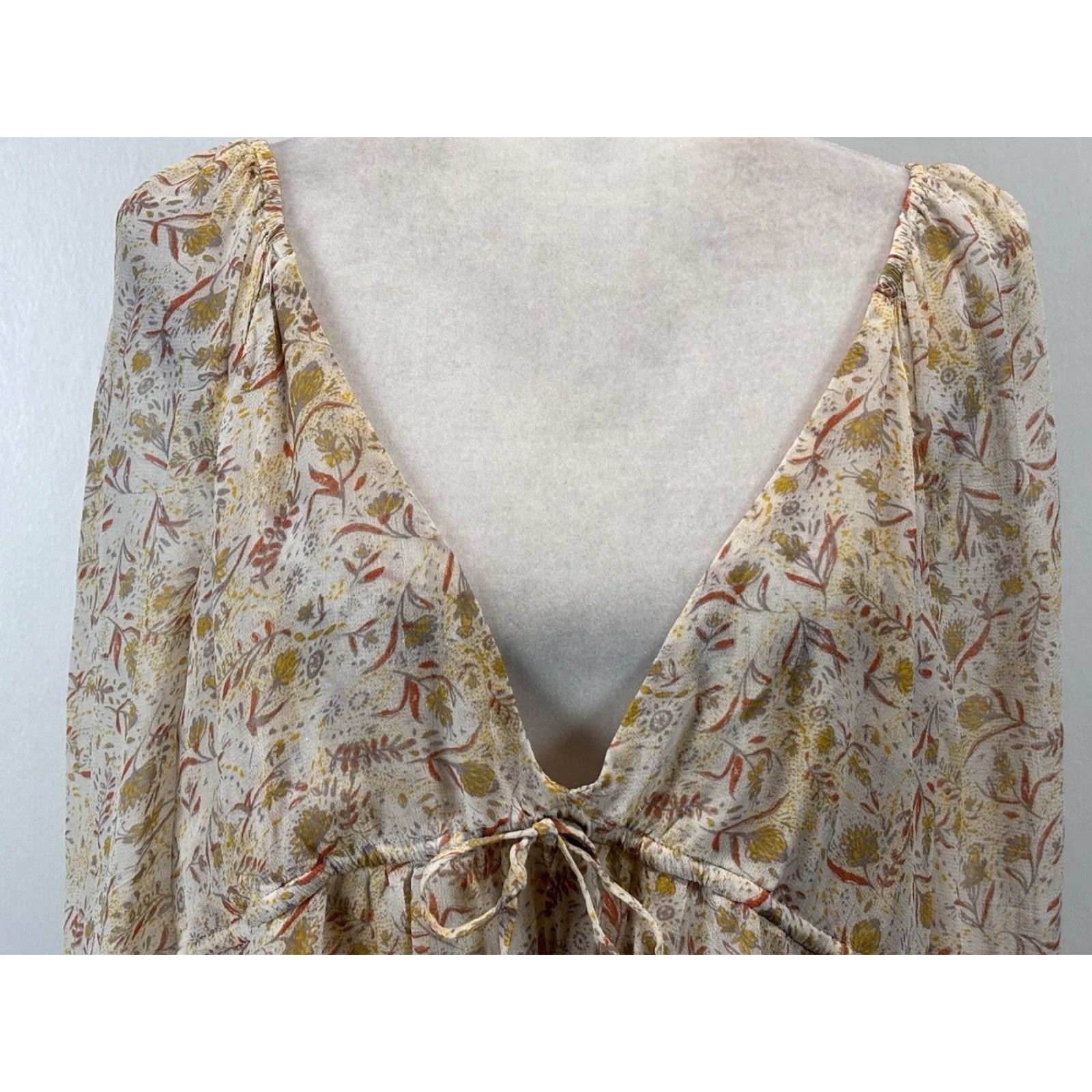 Free People Free People Floral Sheer Bell Sleeve Blouse Medium Beige Womens Size M / US 6-8 / IT 42-44 - 5 Thumbnail