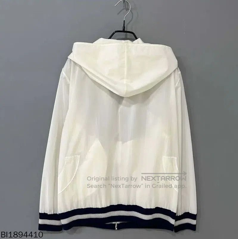 Chanel Chanel Beige Women's Jacket with Iconic Design . Size XXS / US 00 / IT 34 - 3 Thumbnail