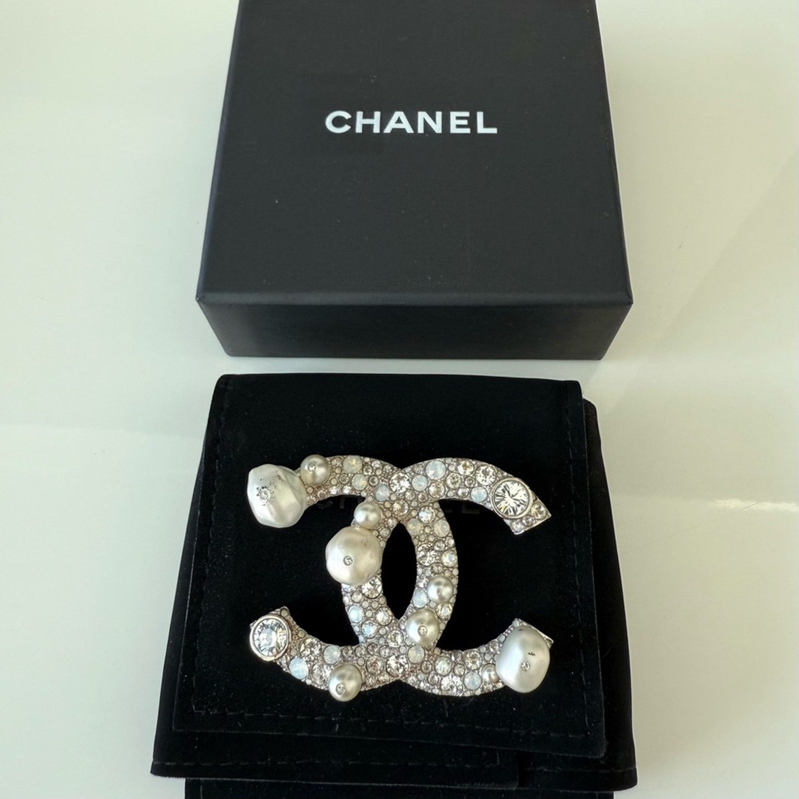 Chanel CHANEL women brooch with natural pearls Authentic 2100$ Size ONE SIZE - 6 Thumbnail