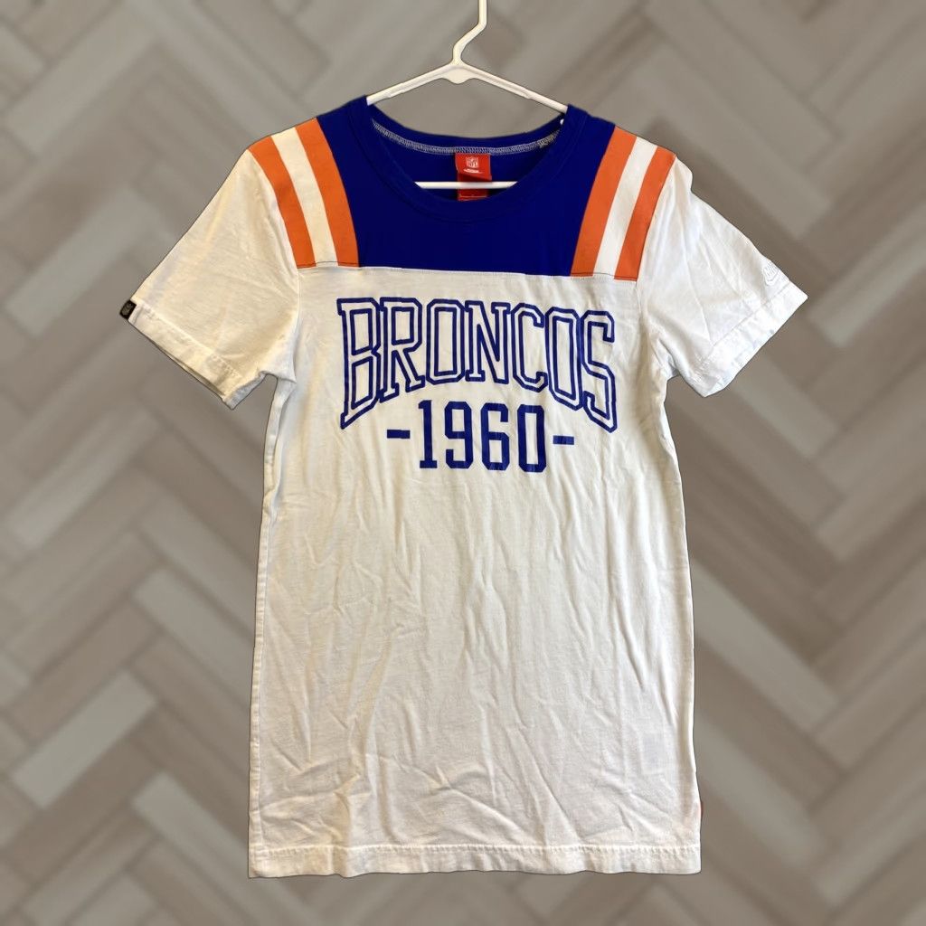 Nike VINTAGE Nike NFL Football T-Shirt Men’s S White Broncos Retro Football Fan Gear Size US S / EU 44-46 / 1 - 1 Thumbnail