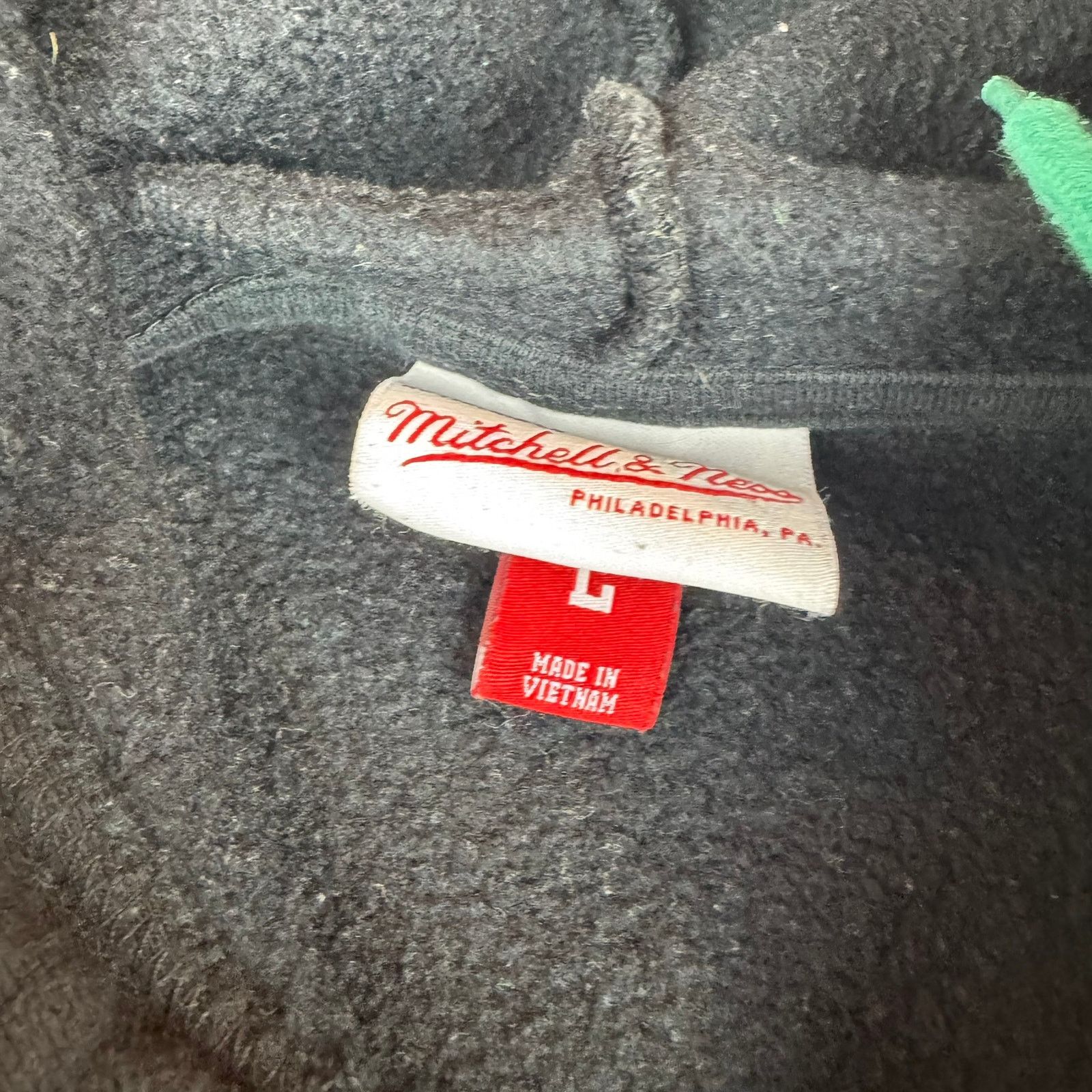 Mitchell & Ness Milwaukee Bucks Mitchell & Ness Hoodie - Size Medium Size US M / EU 48-50 / 2 - 6 Thumbnail