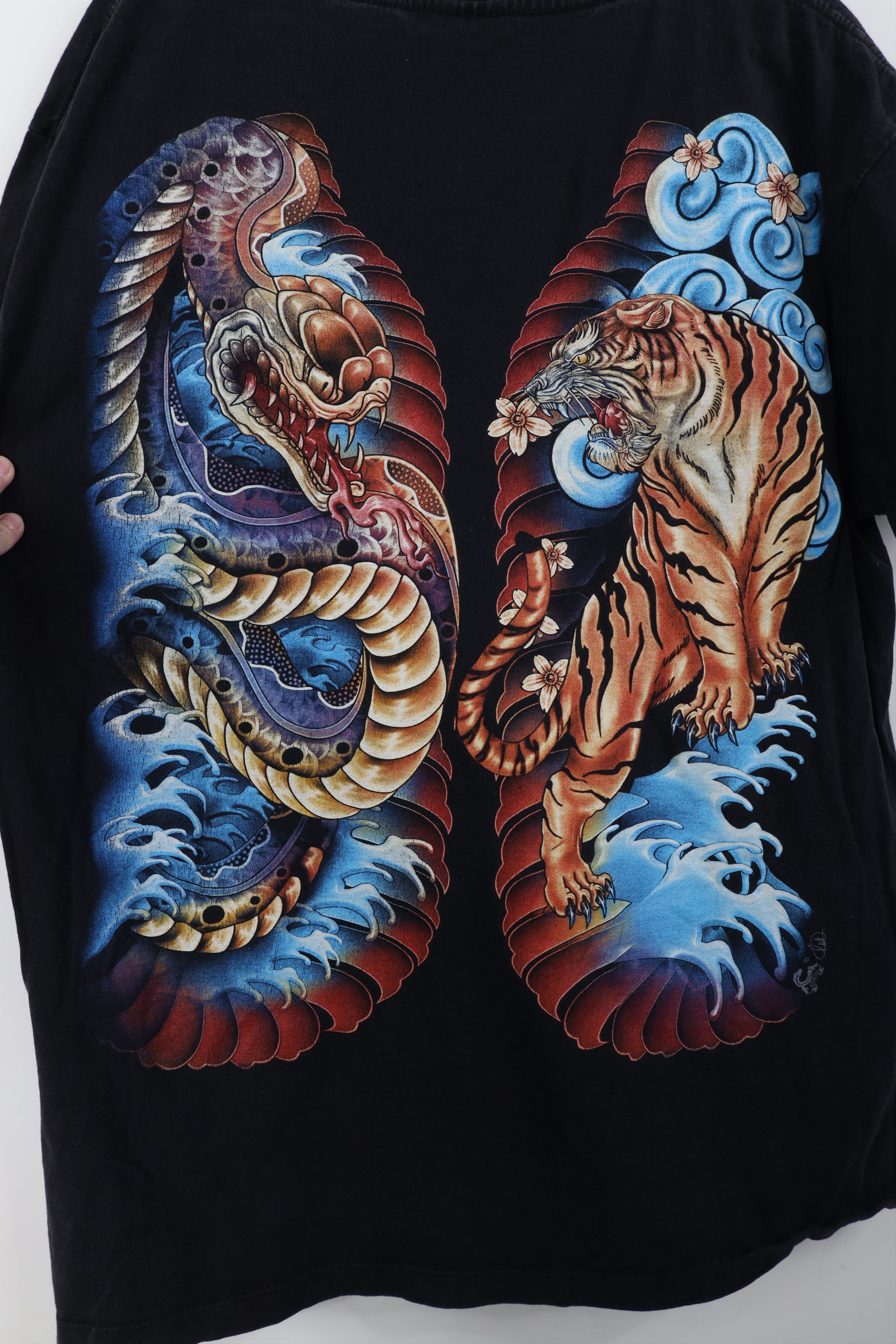 Vintage Vintage Y2K Streetwear Hawaii Tribal Dragon Tiger T-Shirt Size US L / EU 52-54 / 3 - 11 Thumbnail