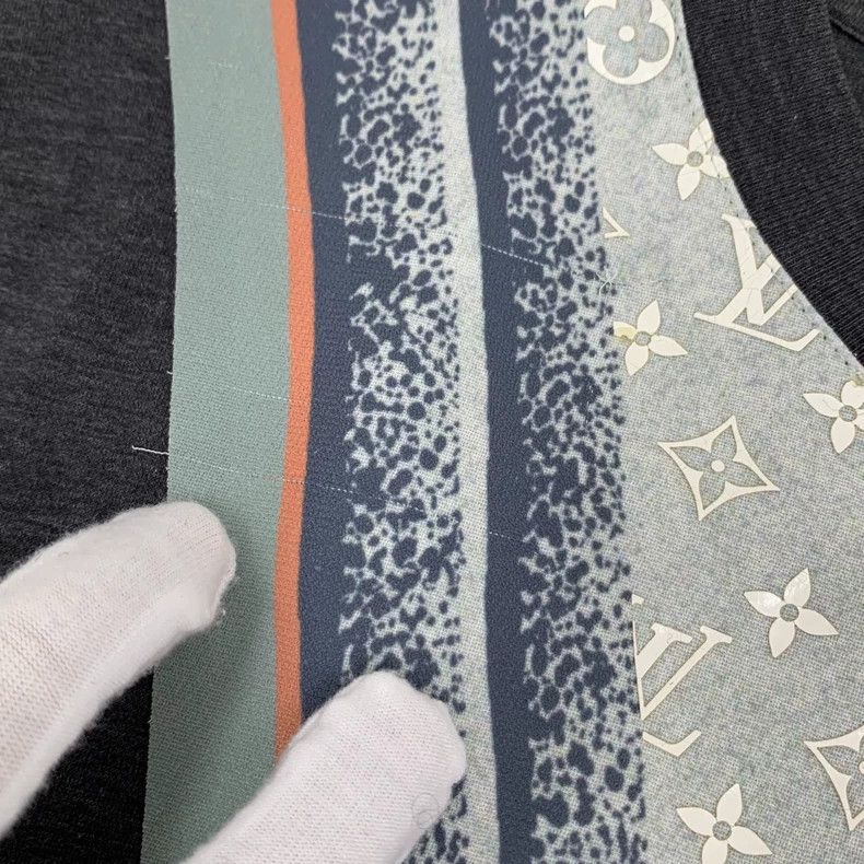 Louis Vuitton Louis Vuitton Short sleeves with black logo, cotton crewne Size US S / EU 44-46 / 1 - 8 Thumbnail