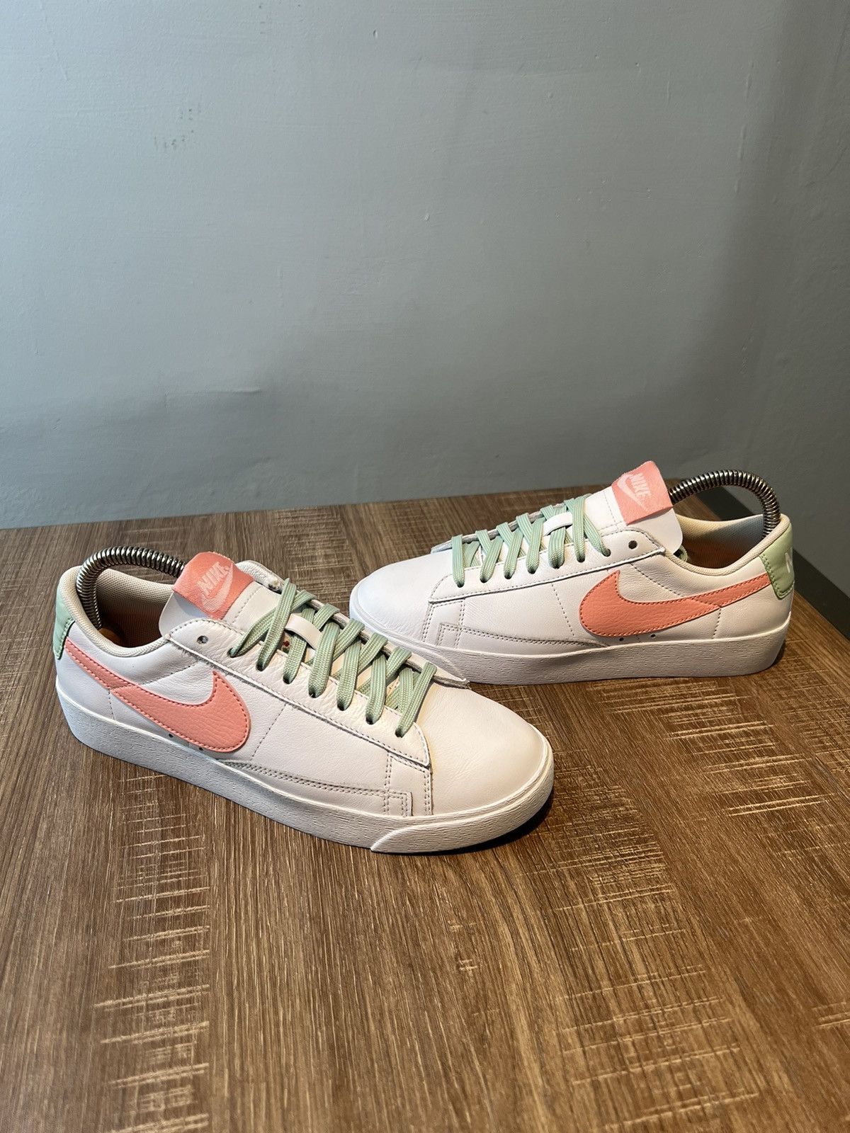Nike Size 7 Nike Sample Blazer LE Low White Bleached Coral W Size US 7 / IT 37 - 2 Thumbnail
