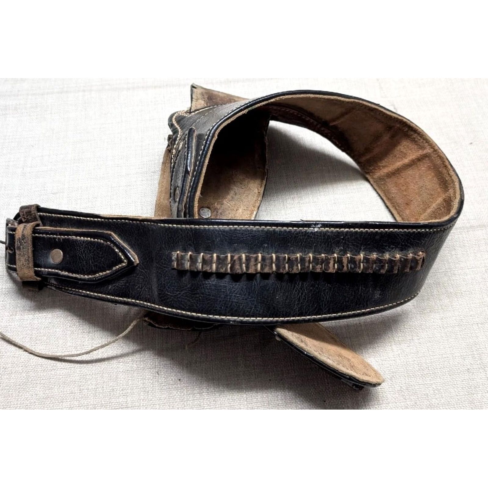 Vintage VINTAGE black leather vinyl GUN HOLSTER PISTOL AMMO cartridge 36 Men Size 36 - 2 Thumbnail