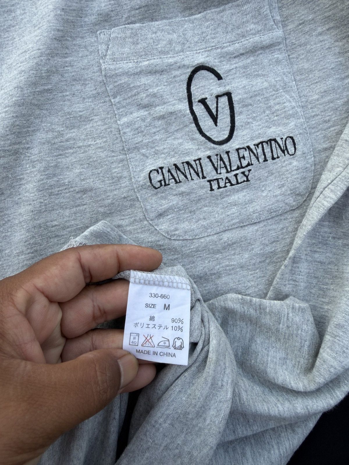 Gianni Valentino Rare Vintage 90s Gianni Valentino Small Logo Pocket Tshirt Size US L / EU 52-54 / 3 - 9 Thumbnail
