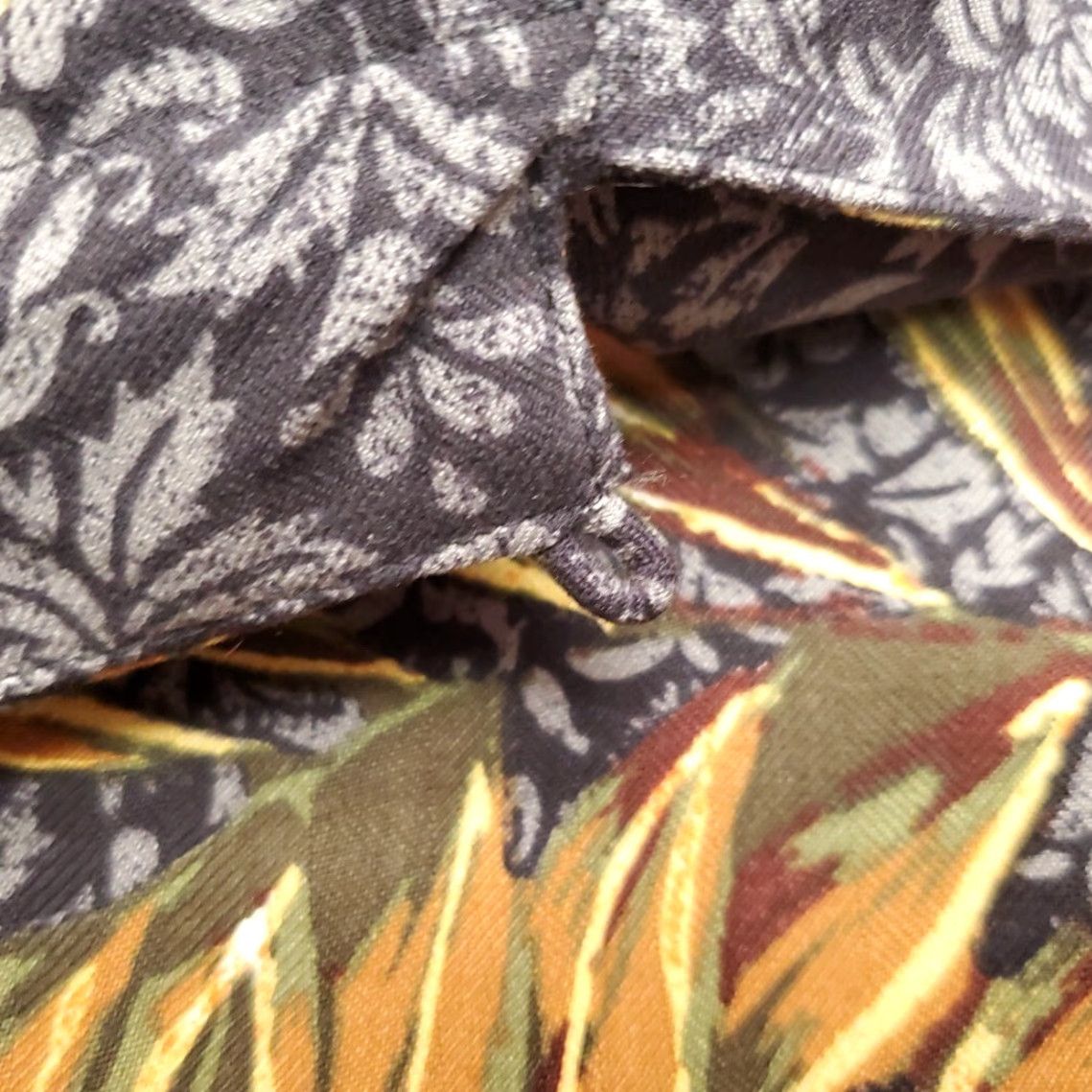 Vintage VINTAGE Island Shores Hawaiian Shirt Mens L Black Floral 100% Silk Camp Loop Collar Button-Up Short Sleeve Casual Mens Size US L / EU 52-54 / 3 - 3 Thumbnail