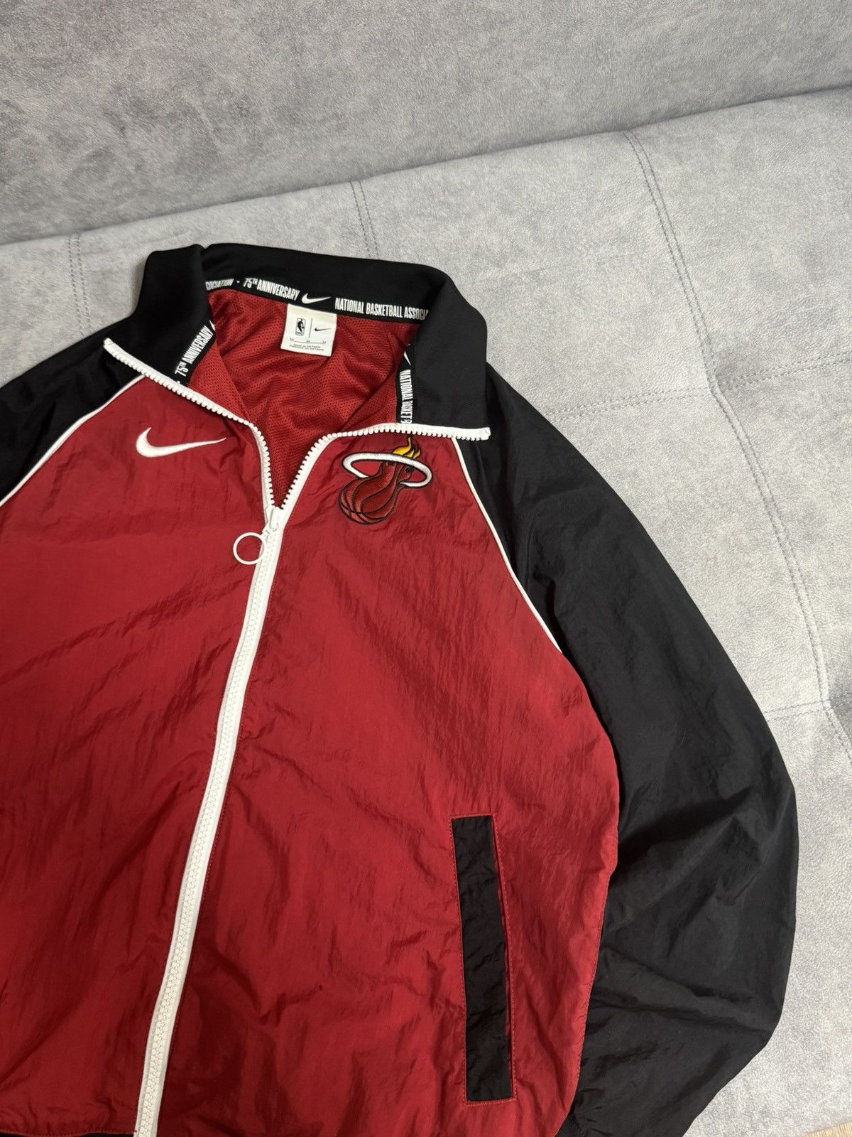 NBA Nike nylon Miami Heat nylon jacket hoodie Size US M / EU 48-50 / 2 - 5 Thumbnail
