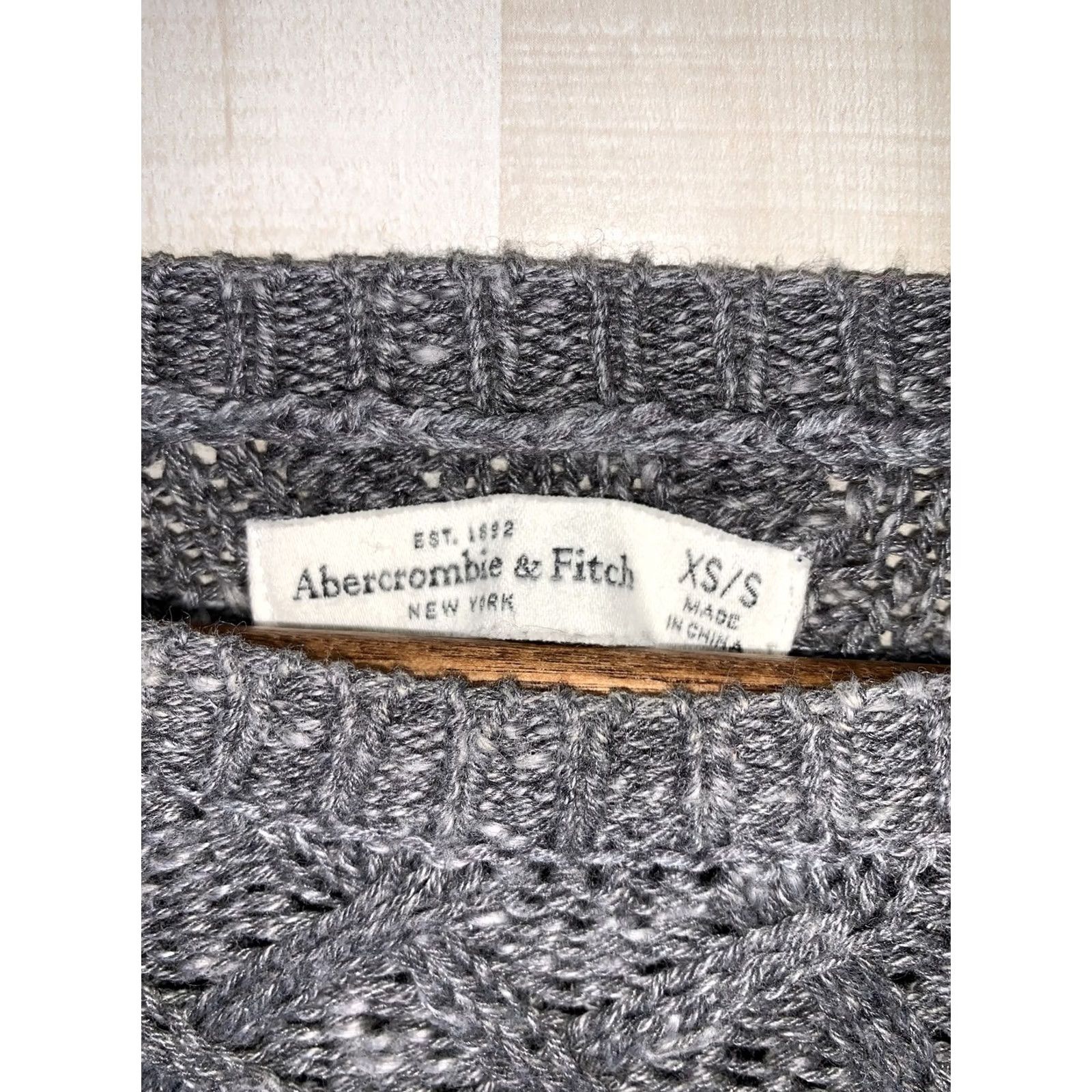 Abercrombie & Fitch Abercrombie & Fitch Women’s/Teen XS/S Gray Hi-Lo Cable Open Knit Sweater Shirt Pullover Ladies Black White Gray 90s? Size XS / US 0-2 / IT 36-38 - 2 Thumbnail