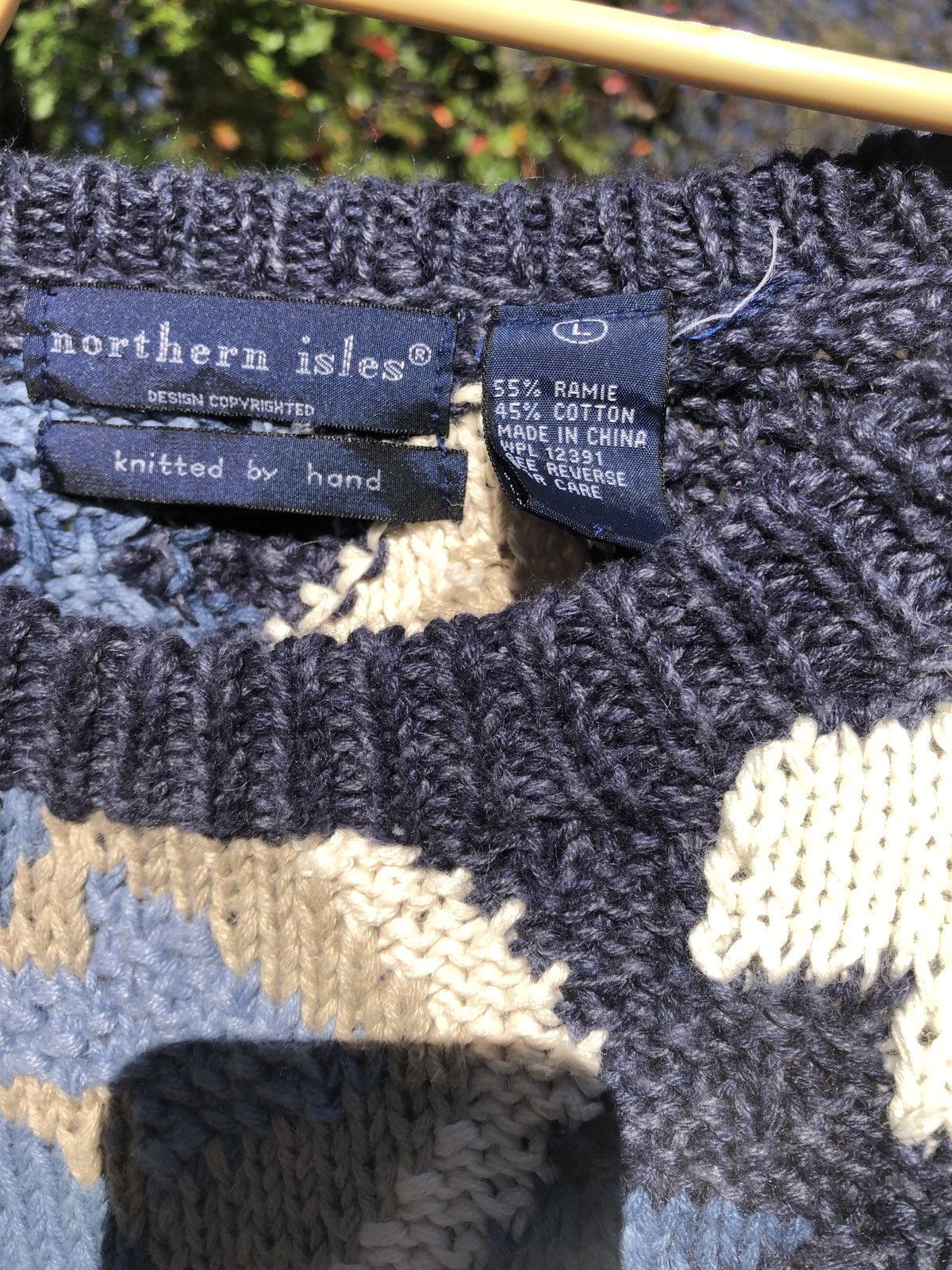 Northern Isles Vintage Northern Isles Blue and Cream Hand-Knitted sweater Size L / US 10 / IT 46 - 3 Thumbnail