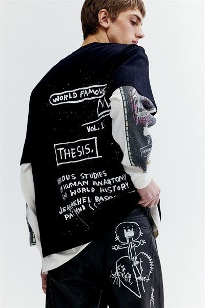 H&M × Jean-Michel Basquiat × Who Decides War WHO DECIDES WAR x BASQUIAT x H&M RELAXED FIT COTTON T-SHIRT Size US L / EU 52-54 / 3 - 4 Thumbnail