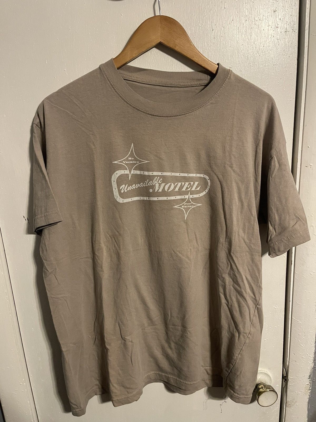 Japanese Brand Unavailable Motel Tee Size US XL / EU 56 / 4 - 1 Thumbnail