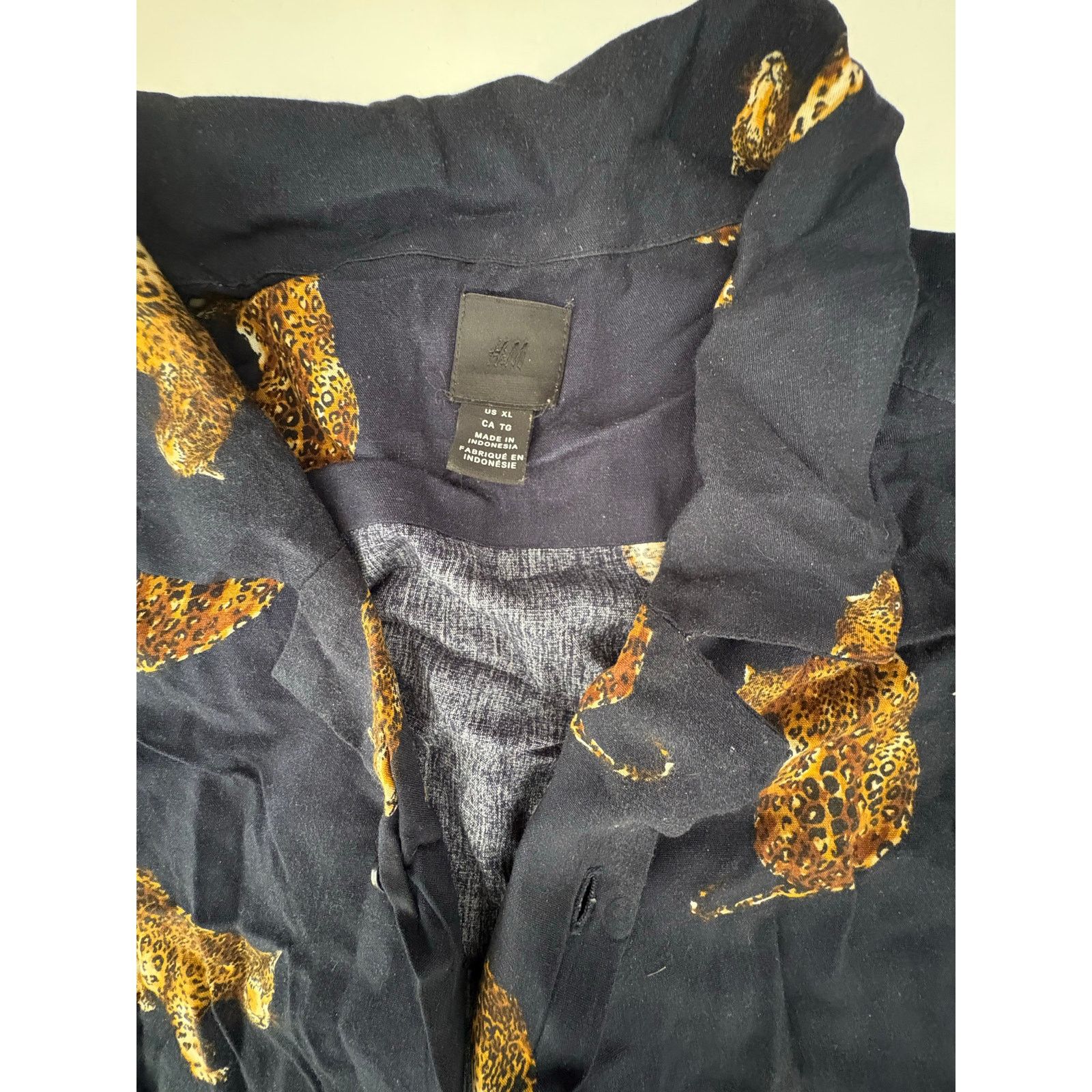 H&M H&M button down mens shirt XL leopard all over black Size US XL / EU 56 / 4 - 2 Thumbnail